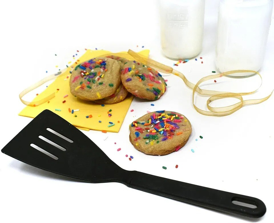 Norpro Heat Resistant Nylon Stir-Fry Spatula with Non-Skid Handle, Black