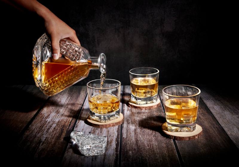 Makerflo Customizable Decanter with Airtight Stopper 22 oz | Liquor Decanter Bottle for Wine, Scotch, Bar, Ideal for DIY Personalization - Laser Engraving, UV DTF, Vinyl, Epoxy, Individually Wrapped