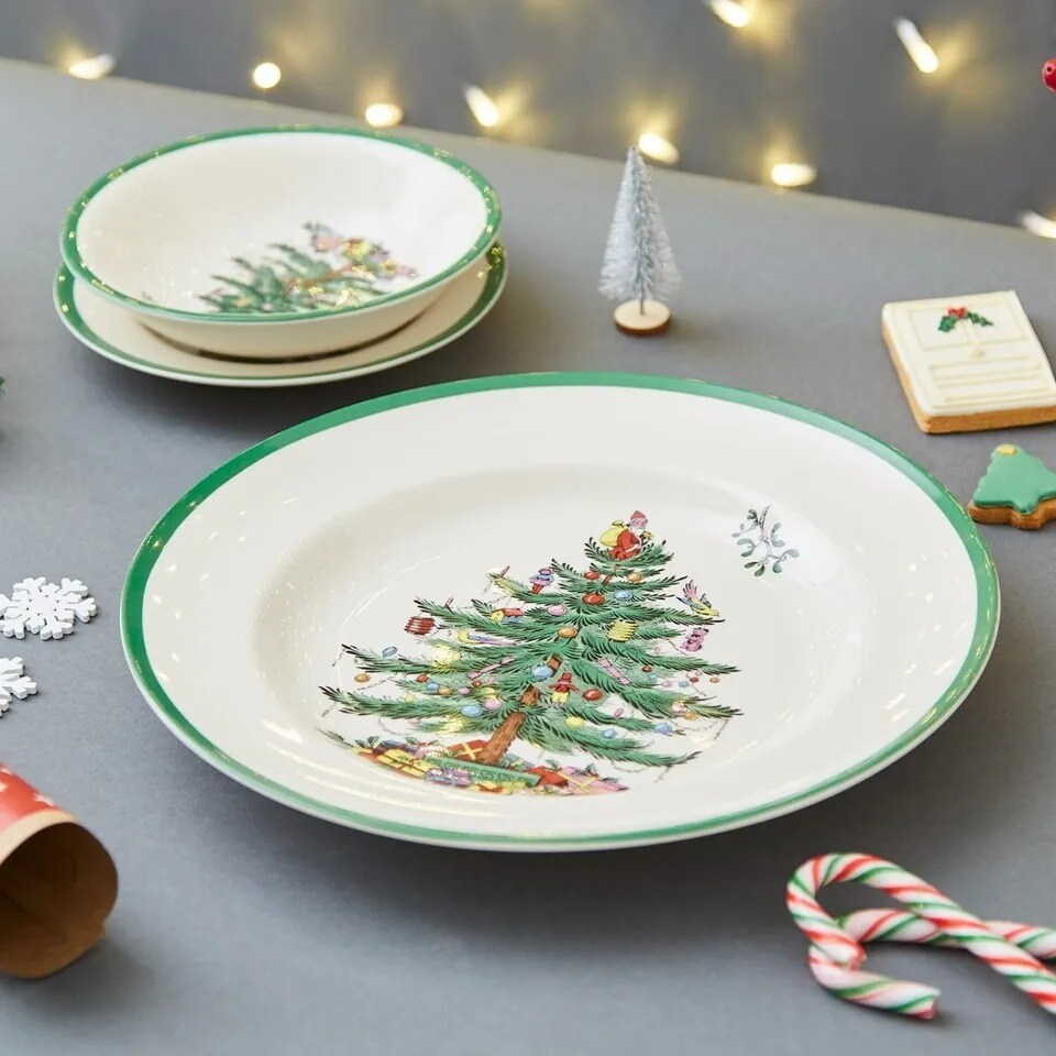 Spode Christmas Tree Fine Earthenware 10 Inch Dinner Plates