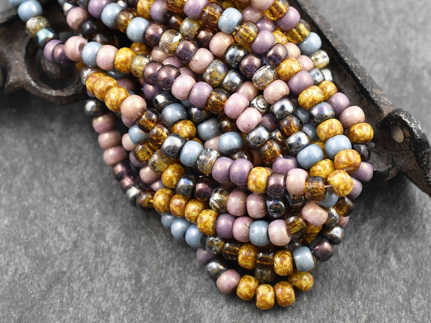 2/0 Aged Tulip Picasso Mix Seed Beads (21&#x27; Strand)