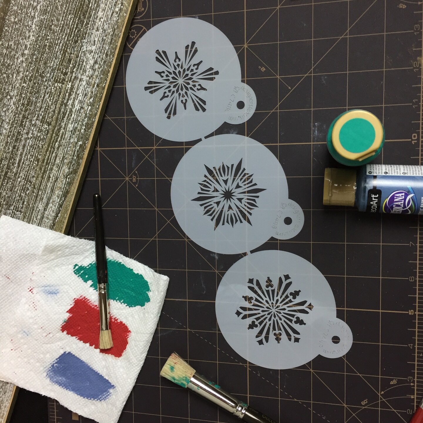 Small Crystal Snowflakes Cookie Stencil #3 | C748 by Designer Stencils | Cookie Decorating Tools | Baking Stencils for Royal Icing, Airbrush, Dusting Powder | Reusable Plastic Food Grade Stencil for Cookie | Easy to Use &#x26; Clean Cookie Stencil