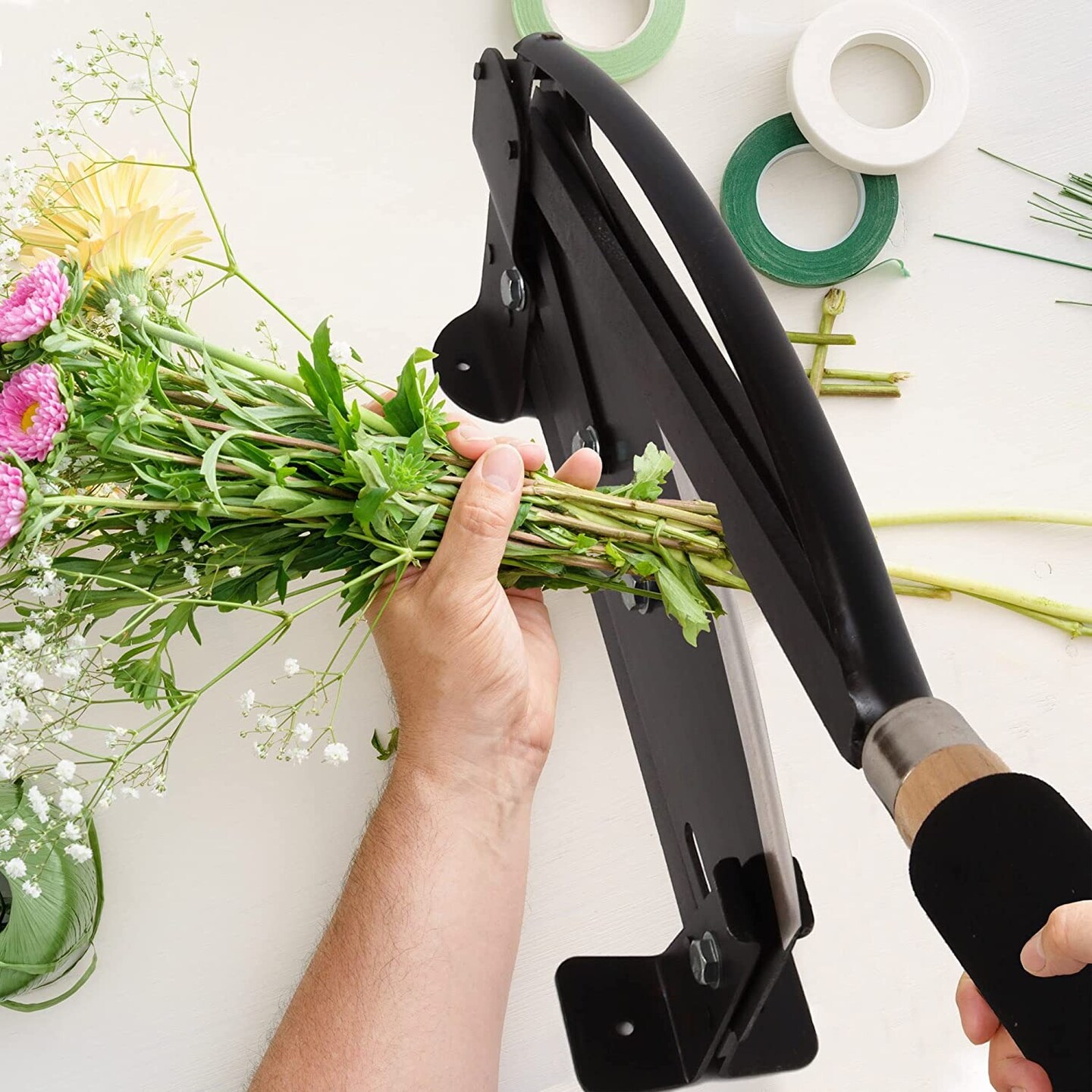 Sharp Cuts: 14 Blade Fresh Flower Stem Cutter with Comfort Hand Grip and  Safety Lock - Perfect for Florists and DIY Flower Arrangement Making