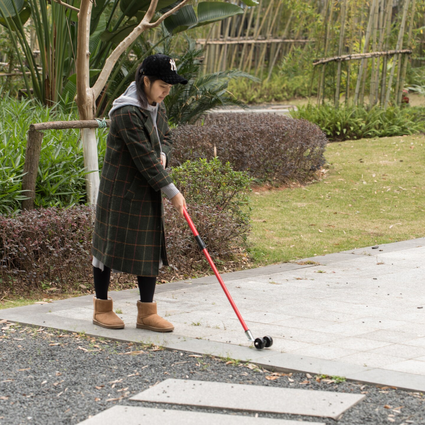 Outdoor Garden Patio Multi Tool Root Removal, Hand Weeding, Weed Puller Broom with Extendable Handle, For Driveways Patios or Sidewalks