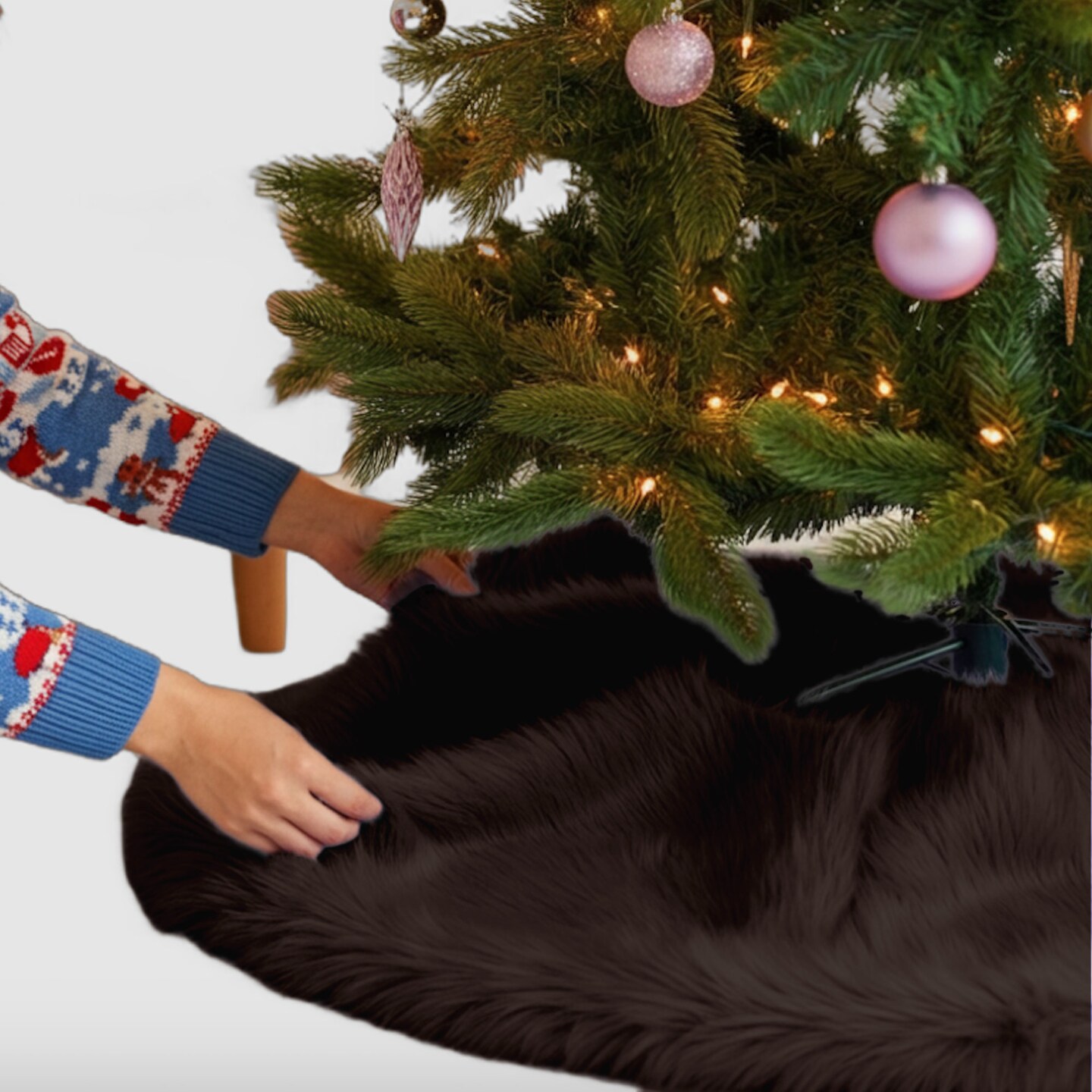 FabricLA 48&#x22; Chocolate Faux Fur Christmas Tree Skirt - Fluffy Plush Tree Skirt (121cm) for Holiday Decorations