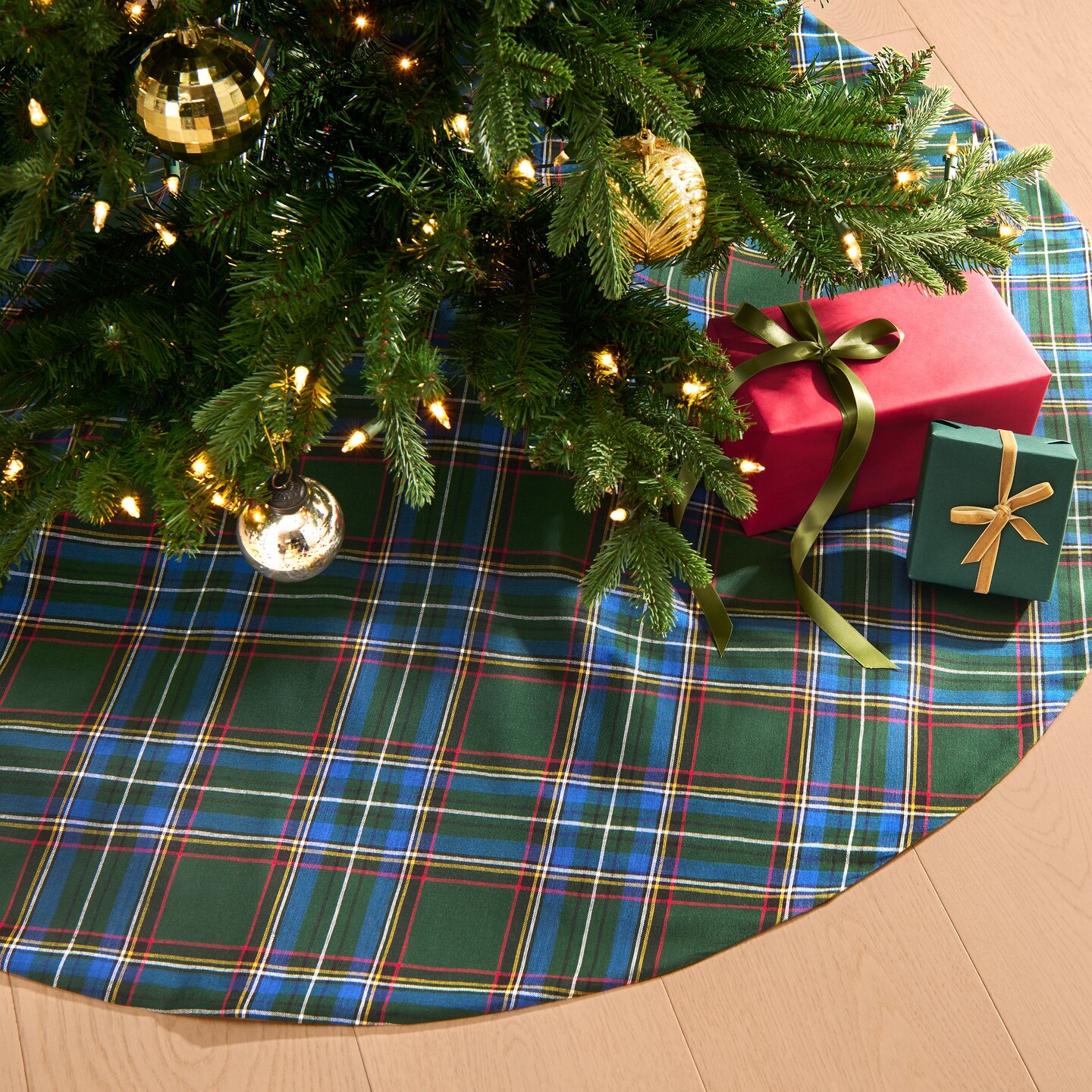 Threadmade Home Stowe Tartan Plaid Tree Skirt, Green - 48"W x 48"L