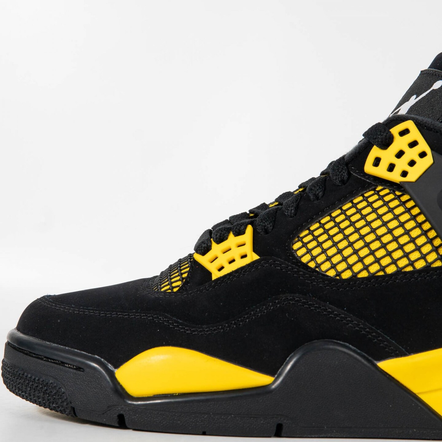 Air Jordan 4 Retro Thunder 2023