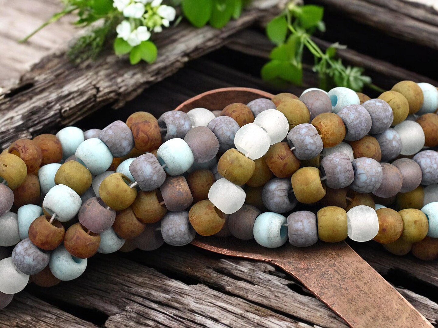 32/0 Aged Matte Blue Sky Picasso Mix Seed Beads (18&#x22; Strand)