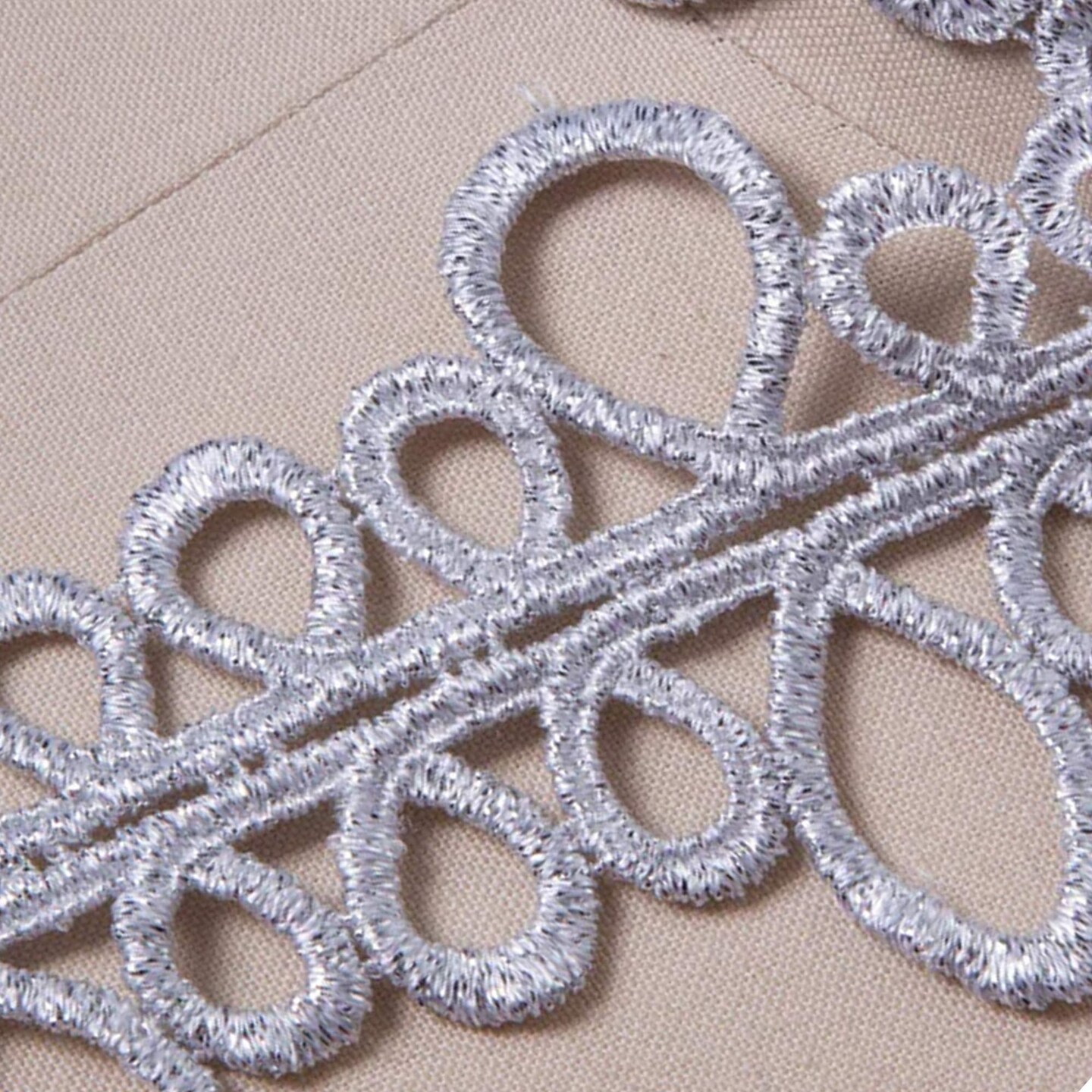 1 Yard 3.25 Inch Noreis Silver Venice Lace Circle Trim Floral