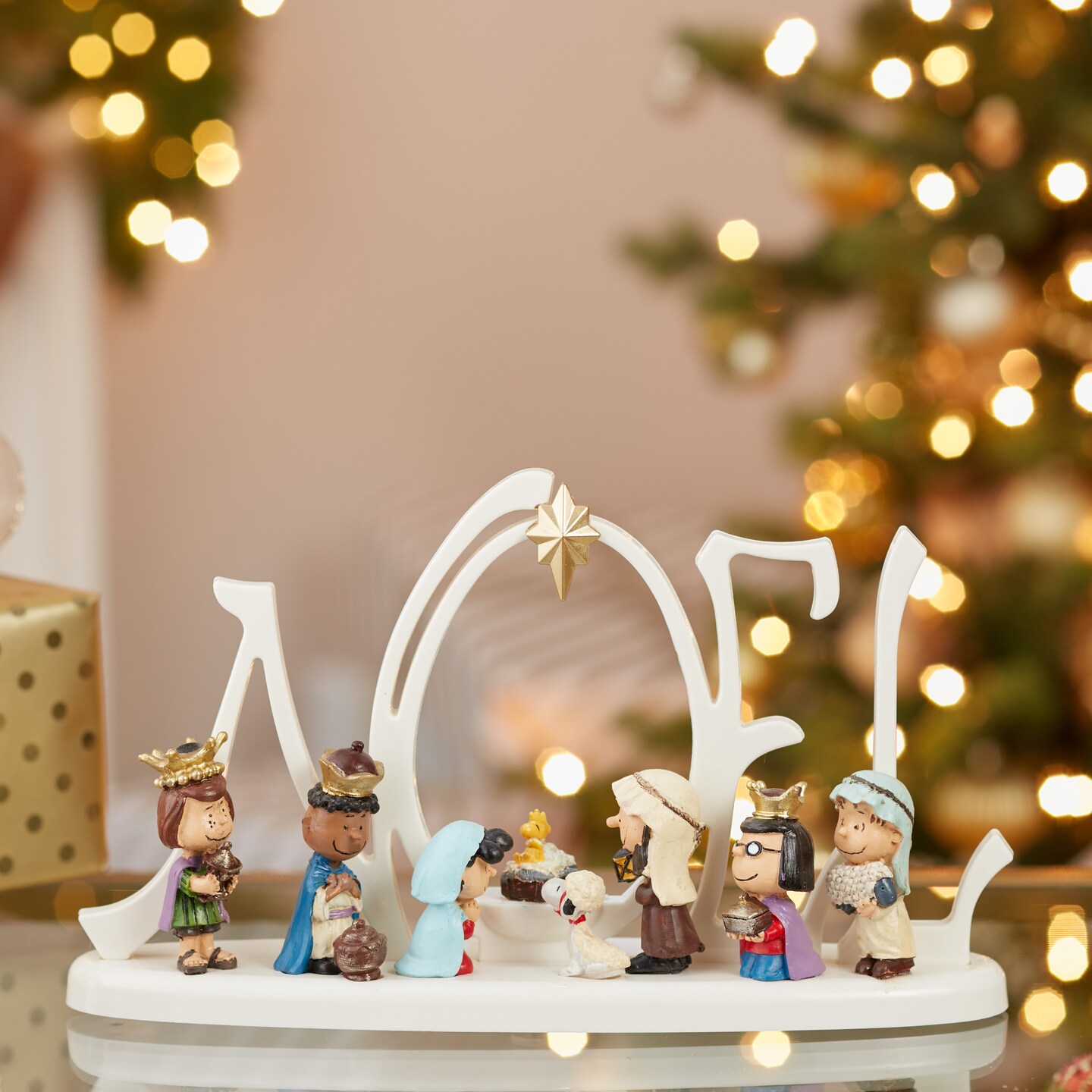 10&#x22; Peanuts&#xA9; Battery-Operated LED Lighted Nativity Scene