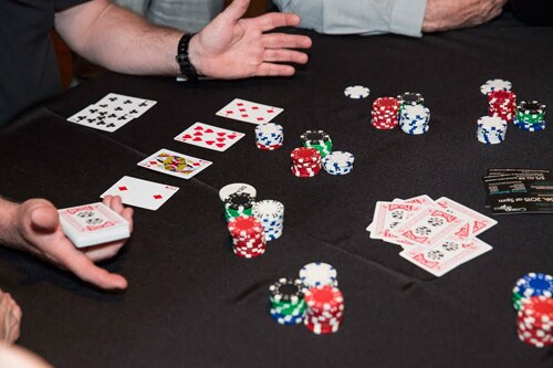 Bullets Playing Cards – Tapis De Poker 100 X 60 Cm, Rouge, Imperméable, Bord Cousu, Sac De Transport Inclus