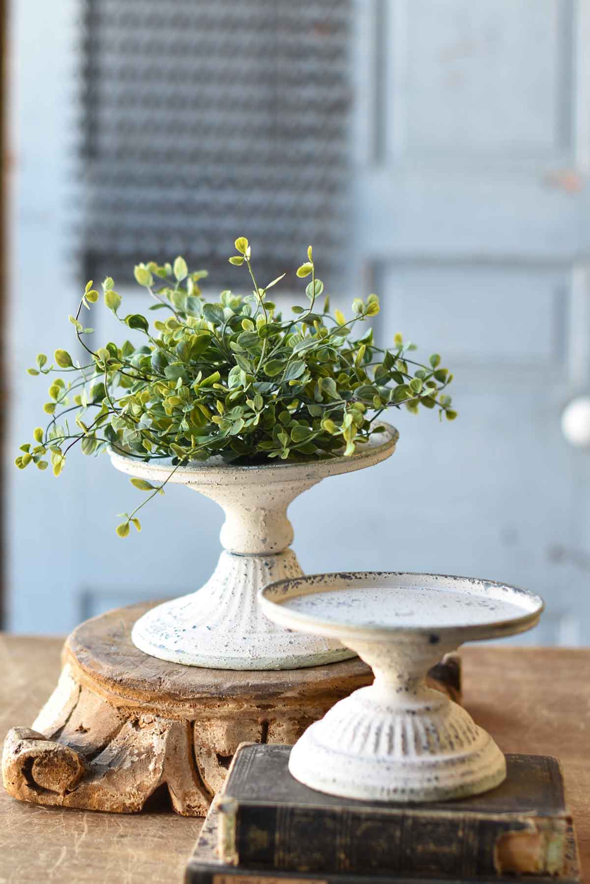 Farmhouse Rustic Pedestal Stand - Farmhouse Tabletop d&#xE9;cor - Holiday Tree