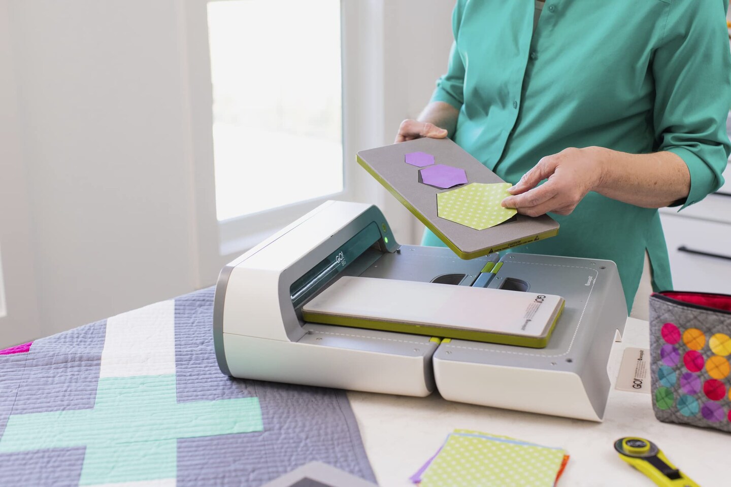 AccuQuilt GO! Big 55500 Electric Fabric Cutting System - Black - 19 x 11 x 6 inches