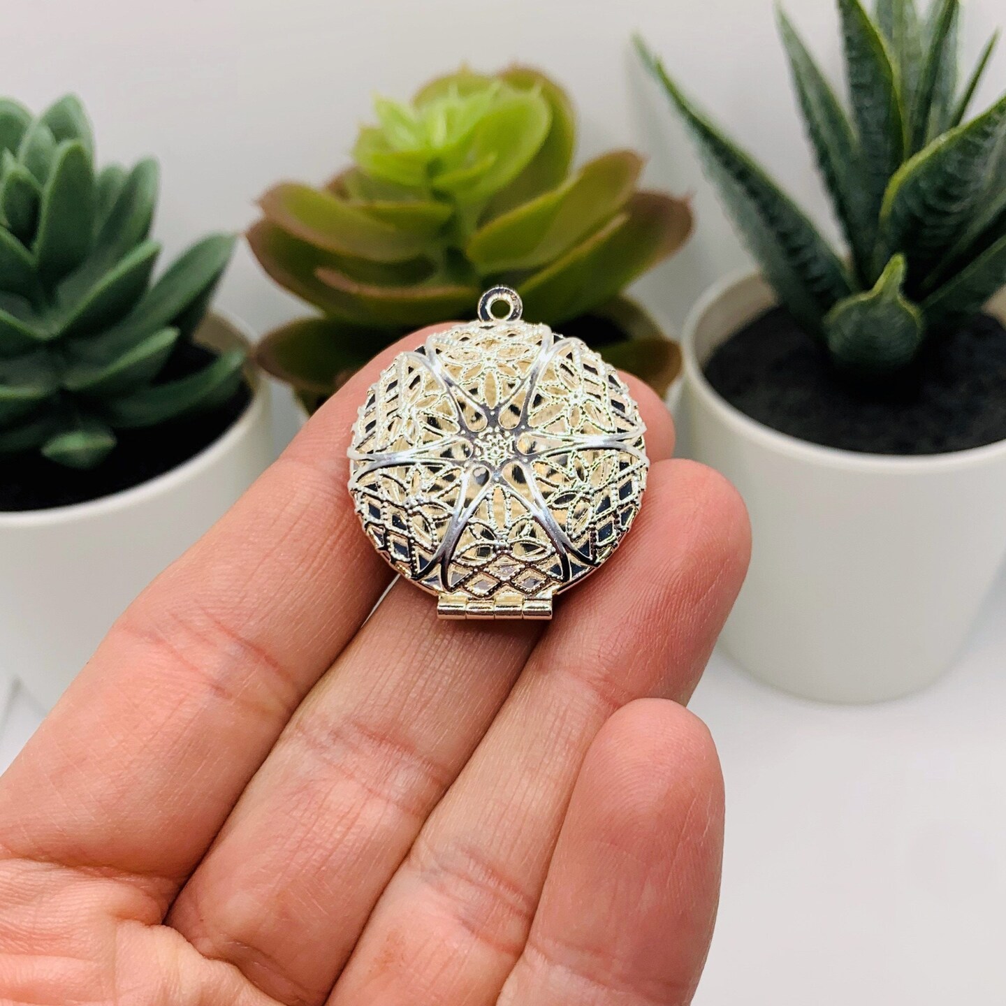 Silver Filigree Aromatherapy Essential Oil Diffuser Lockets