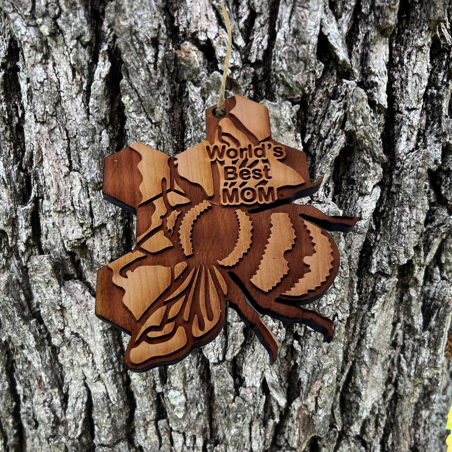 BEE World&#x27;s Best Mom - Cedar Ornament