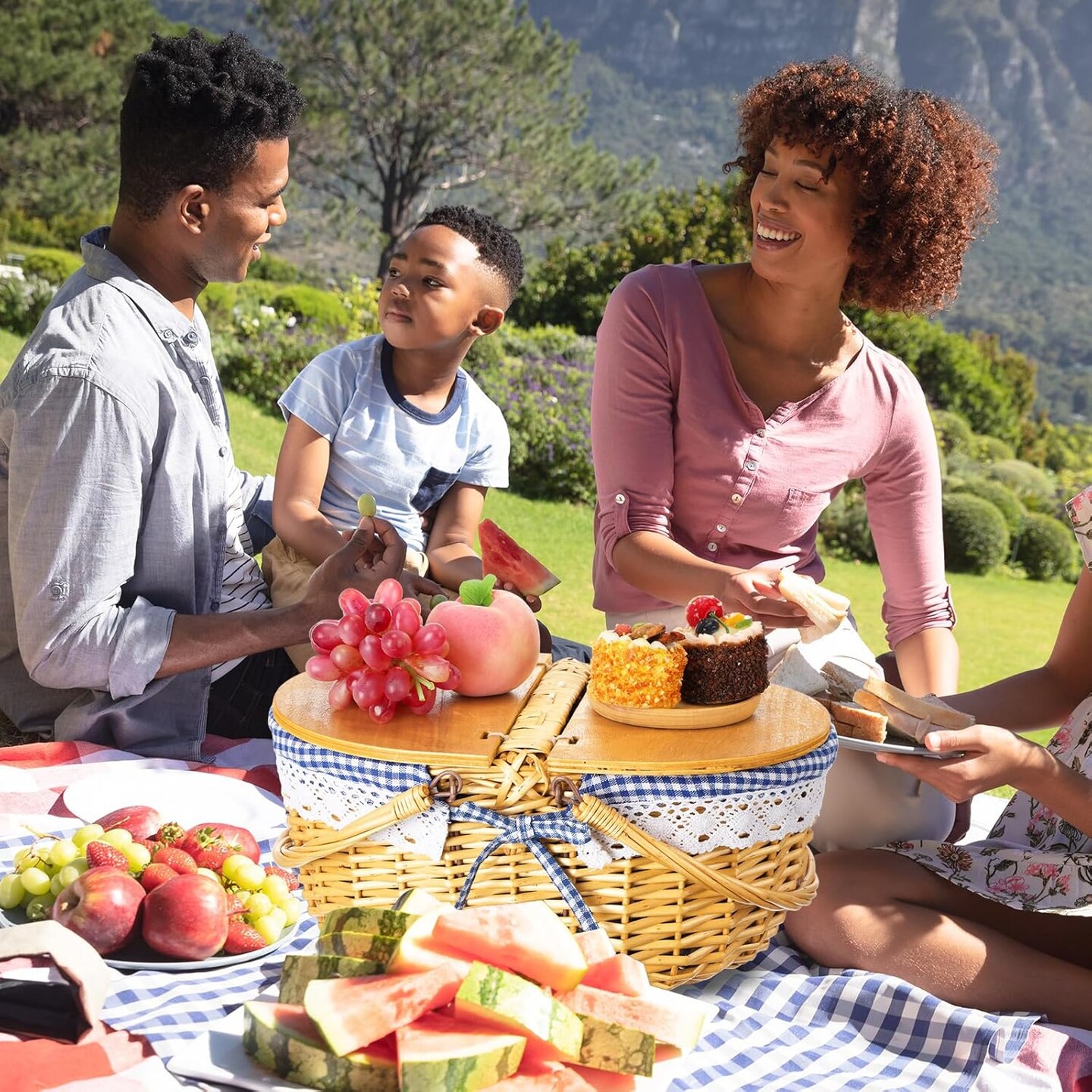 Wicker Picnic Basket with Blanket Set Vintage Picnic Basket with Lid and Handle Classic Picnic Box Sturdy Woven Body with Washable Lining Picnic Accessories for Outdoor Camping (Blue)