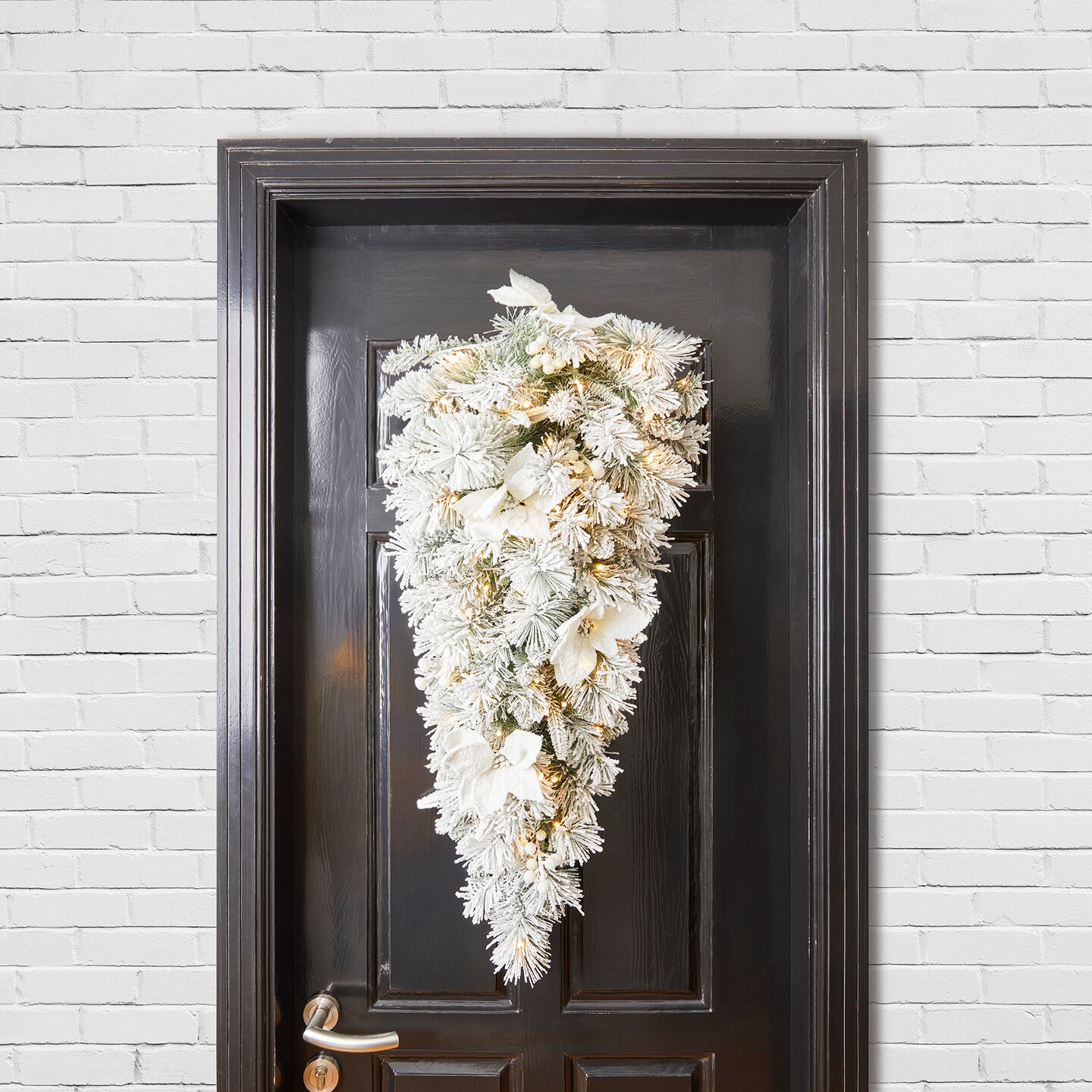 Set of 2/4 Pre-Lit Greenery Christmas Teardrop Swag with 50 Lights and Timer