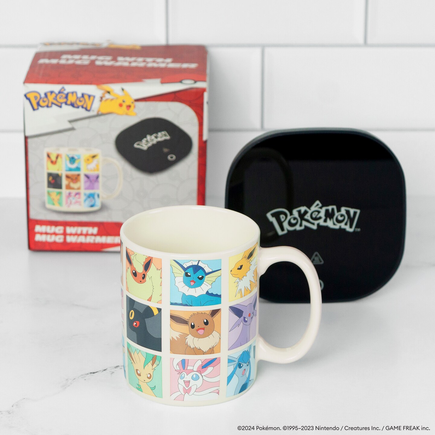 Uncanny Brands Pok&#xE9;mon Eevee Comic 12ozMug Warmer Set