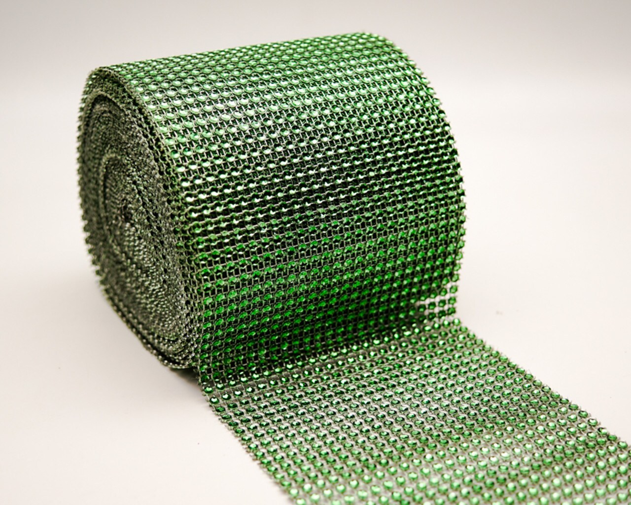 4.5&#x22; x 10 yards 24 Rows Emerald Green Diamond Mesh Wrap