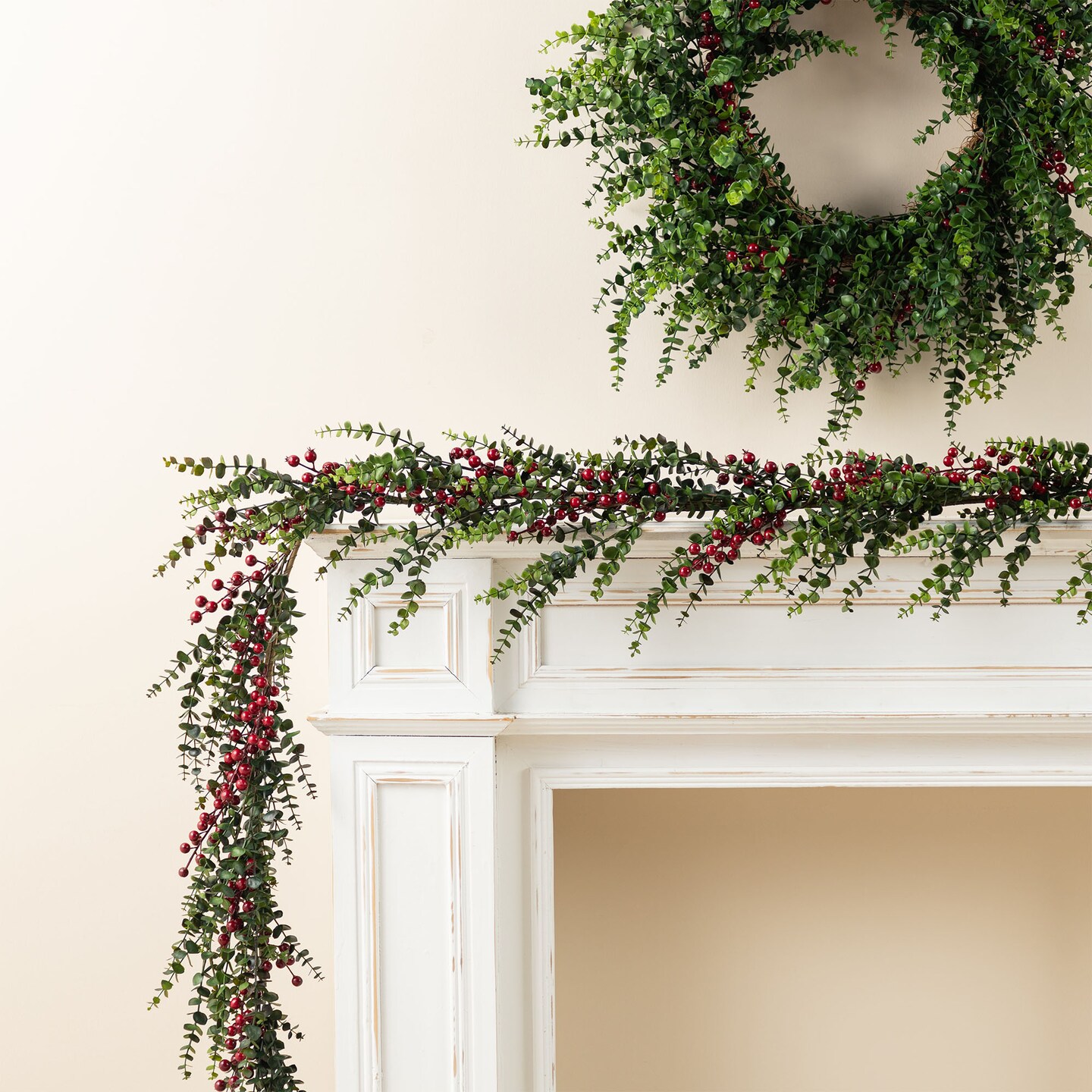 Christmas Greenery PE Dripping Cedar/Eucalyptus Garland/Wreath with Red Berries