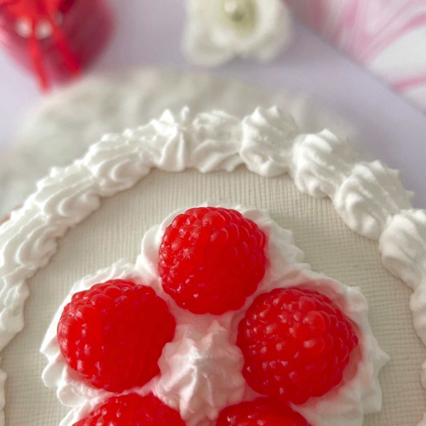White Raspberry Zippered Jewelry Box - Heart Cake Box - Vintage