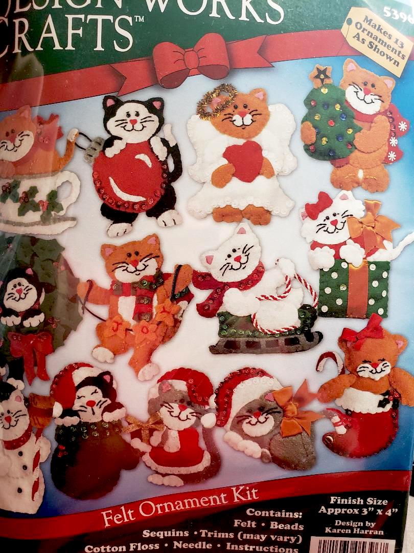 DIY Design Works Lots of Cats Kittens Christmas Holiday Felt Ornament Kit 5396