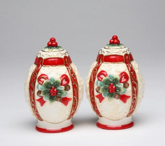 Ceramic Christmas Poinsettia Salt &#x26; Pepper Shakers, Home D&#xE9;cor, Gift for Her, Gift for Mom, Kitchen D&#xE9;cor, Christmas D&#xE9;cor