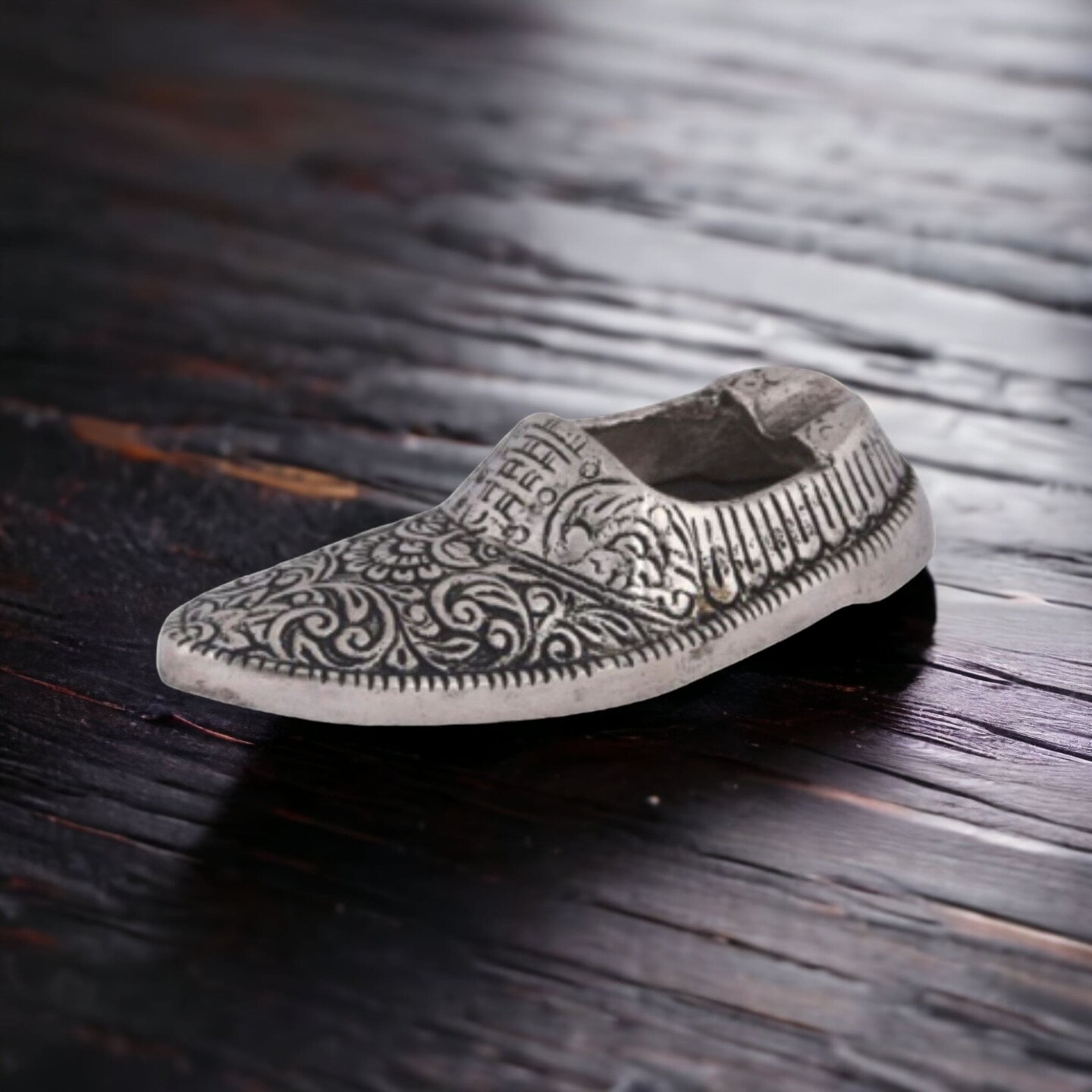 Ashtray German Silver Shoe Shape Ash Tray Tabletop Cigarette Ashtrays for Outdoor, Indoor, Home, Office, and Restaurant Use - Patio Desktop Decor Cigar Ash Holder Gift for Smokers Men Women