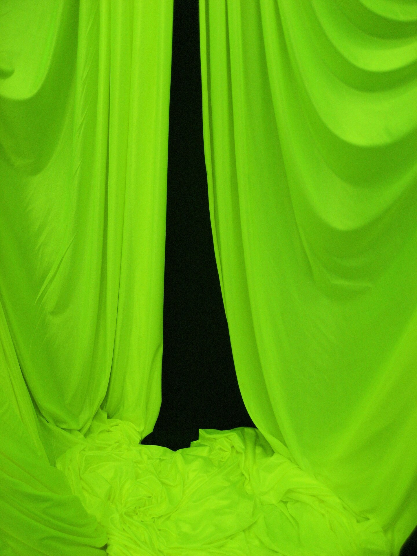 1 Yard Low Stretch Neon Green Polyester Fabric For Aerial Silks Hammocks Backdrops Crafts 108&#x2033;-120&#x2033; Wide