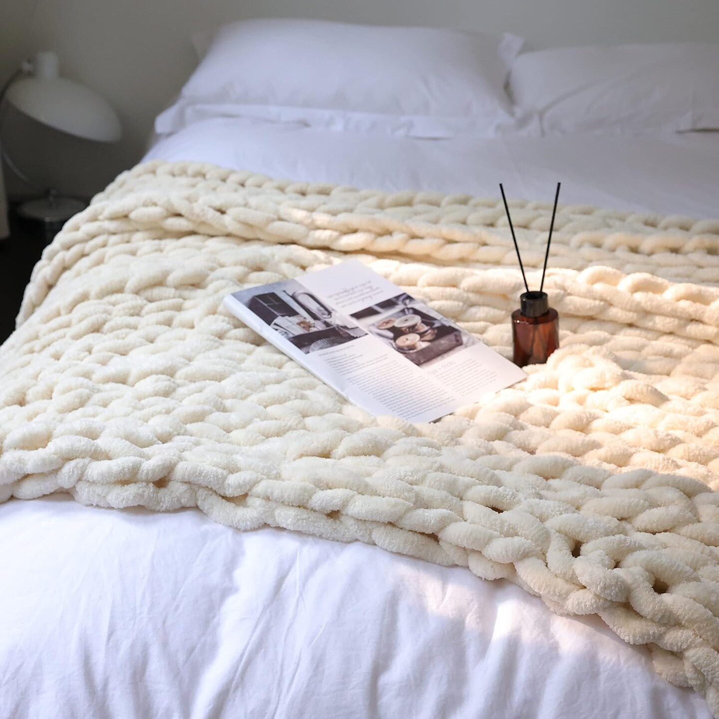 Chenille Chunky Knit Blanket Throw &#xFF08;40&#xD7;50 Inch&#xFF09;, Handmade Warm &#x26; Cozy Blanket Couch, Bed, Home Decor, Soft Breathable Fleece Banket, Christmas Thick and Giant Yarn Throws, Cream
