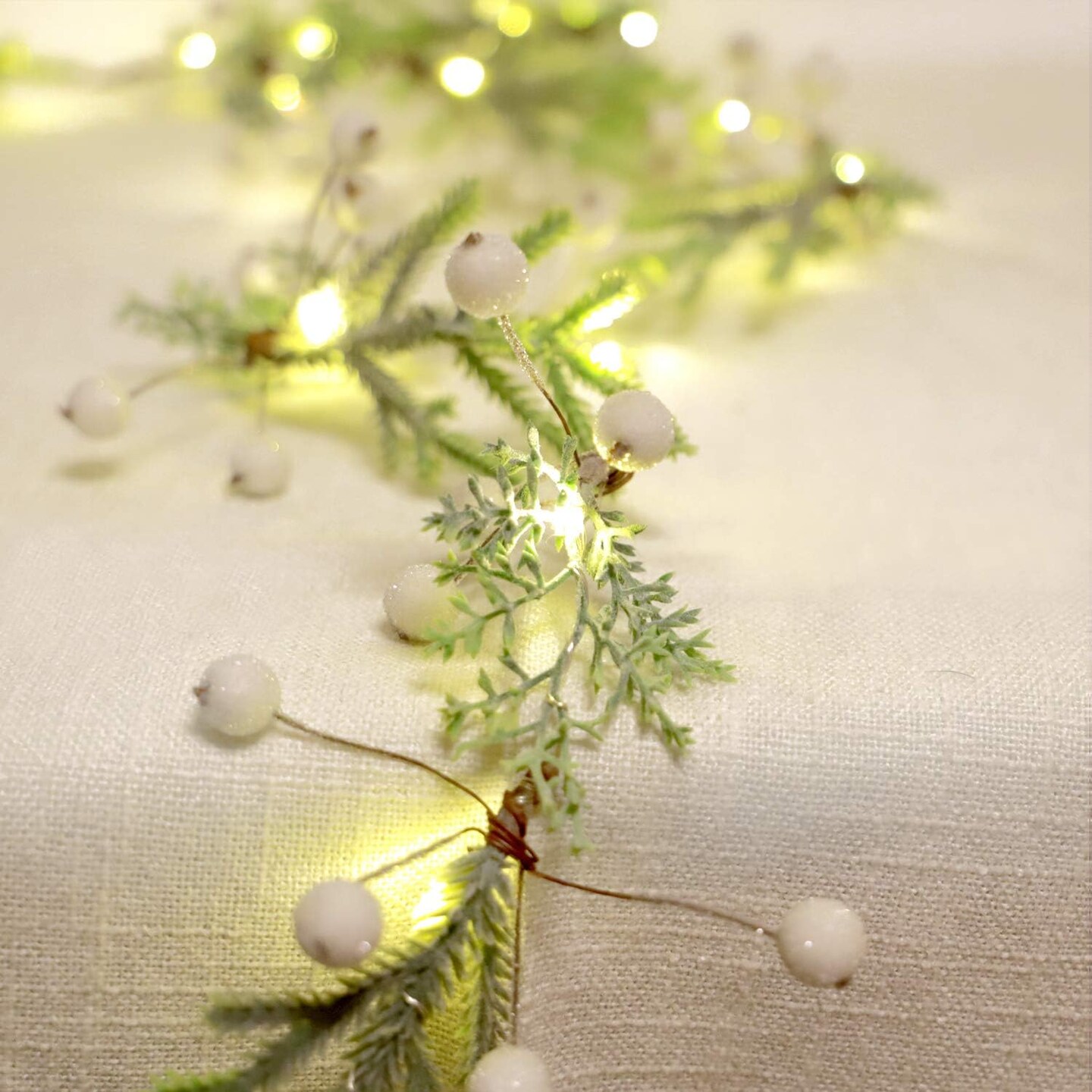 Pine Branch String Lights Norfolk Pine Garland with White Berry 6.5FT &#x26; 25LEDs Christmas Garland with Lights Battery Operated Lighted Christmas Garland for Mantle Christmas Tree Decorations