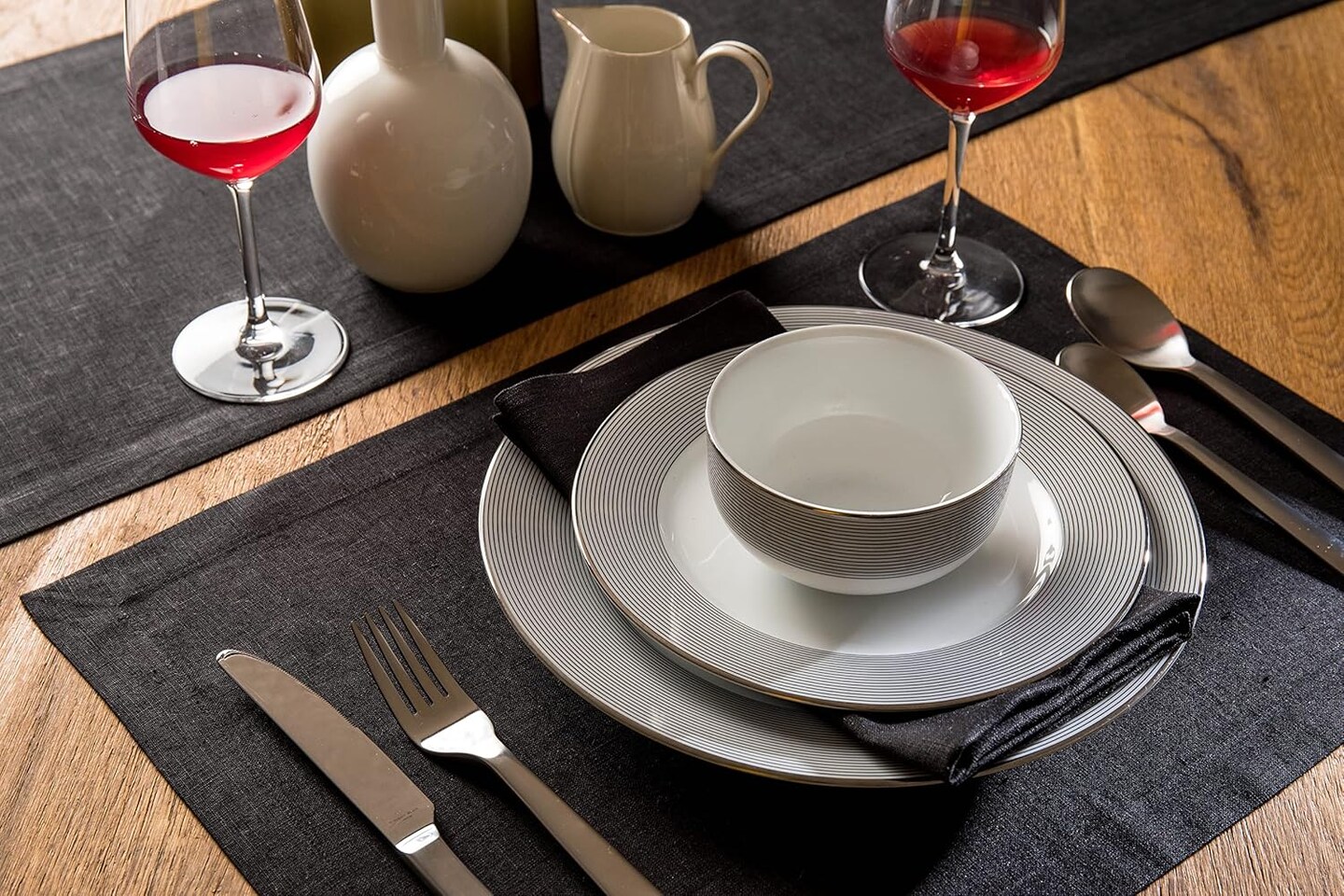 Black Linen Placemats 19&#x22; L x 14&#x22; W Inch &#x2013; 100% Pure Linen Christmas Cloth Placemats Set of 6 &#x2013; Washable Fabric Placemats for Holiday, Winter Decor &#x2013; Fete