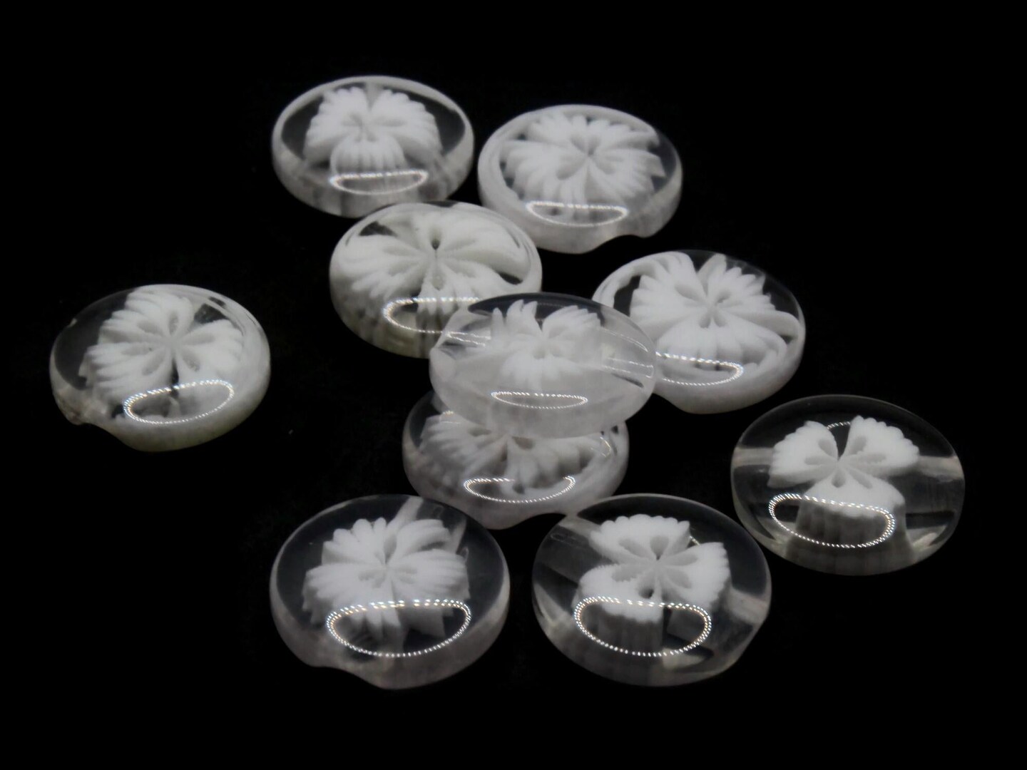 10 14mm Flat Round White Plastic Flower Buttons