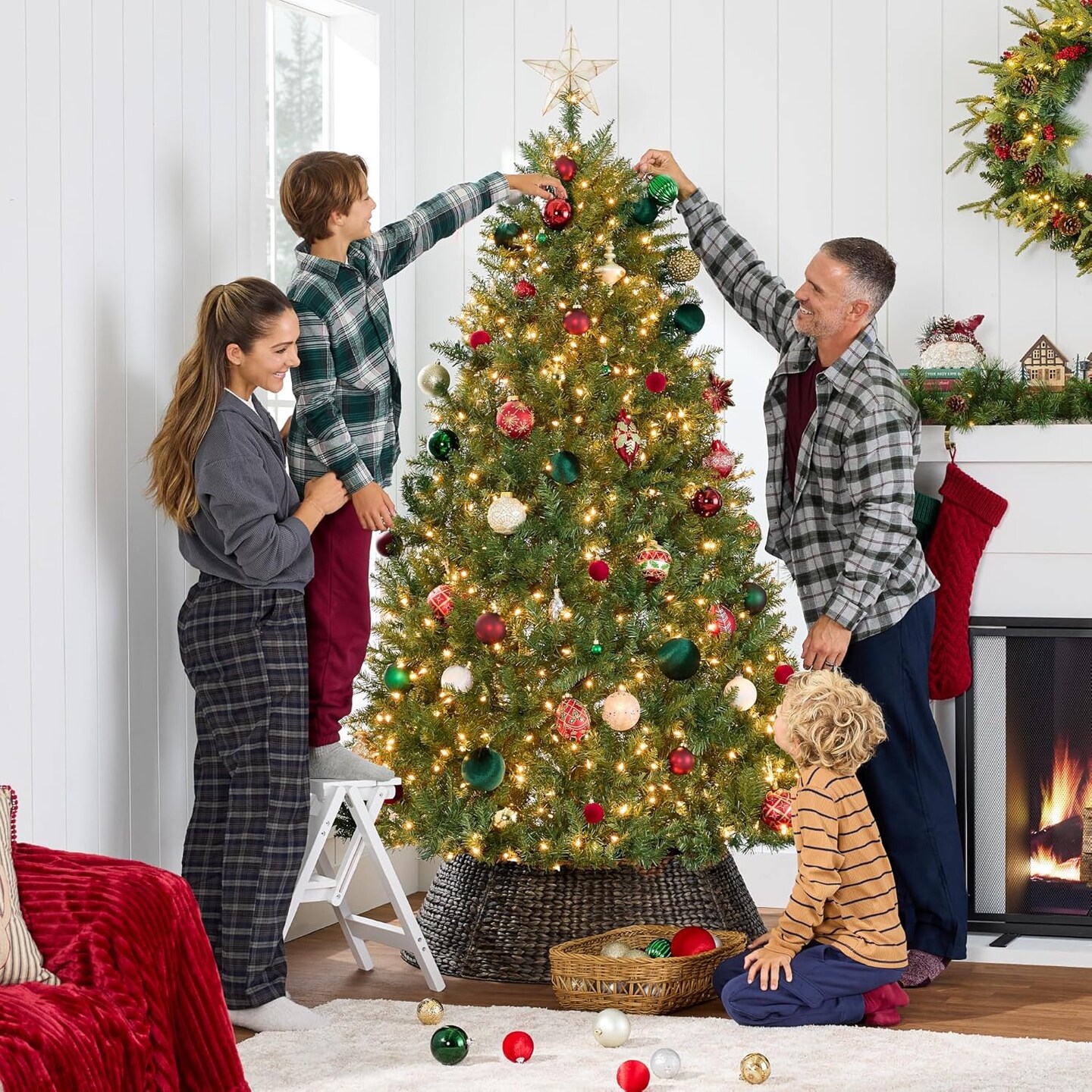Pre Lit Douglas Fir Christmas Tree, Full Artificial Fir with 700 Warm White Lights, Sturdy Metal Stand for Indoor Decoration