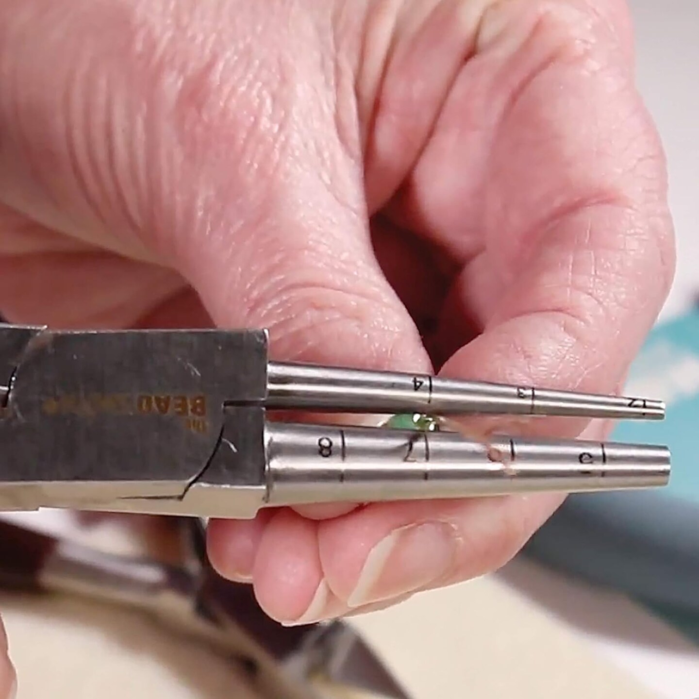 The Beadsmith Loop Rite Plier, 2-8mm loops, create round shapes, tool for Jewelry Making and Creating Wire Pieces for Findings, Art and Home Decor