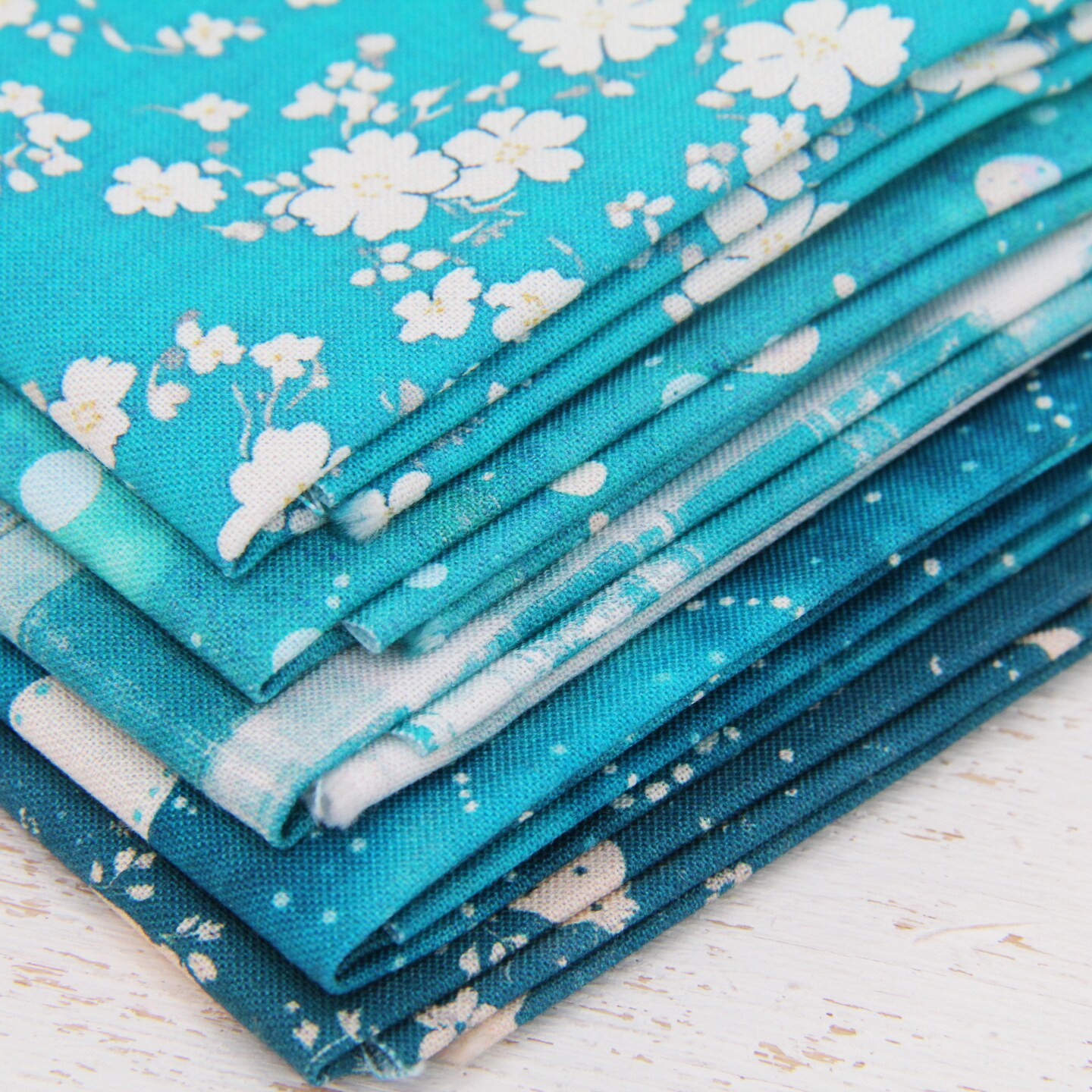 Threadart Fat Quarters Fabric Bundles -100% Cotton - 100% Cotton Sewing and Quilting Fabric - Full Size Fat Quarters 18"x21"