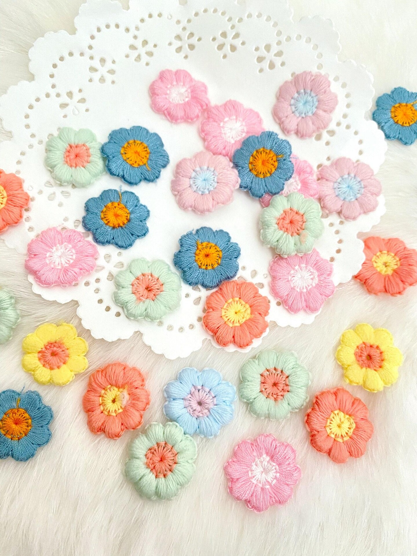 Mix Embroidered Daisy 12pcs 20mm, Assorted Colors Embroidery