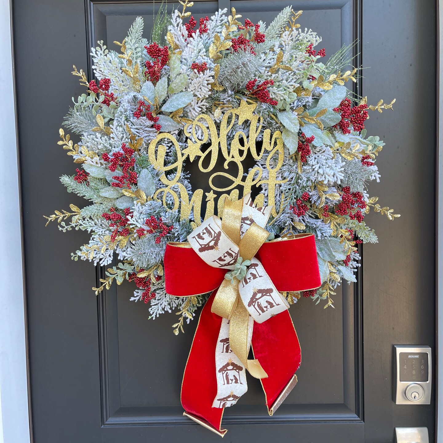 Top Monogram RED MAGNOLIAS Winter/Christmas Wreath