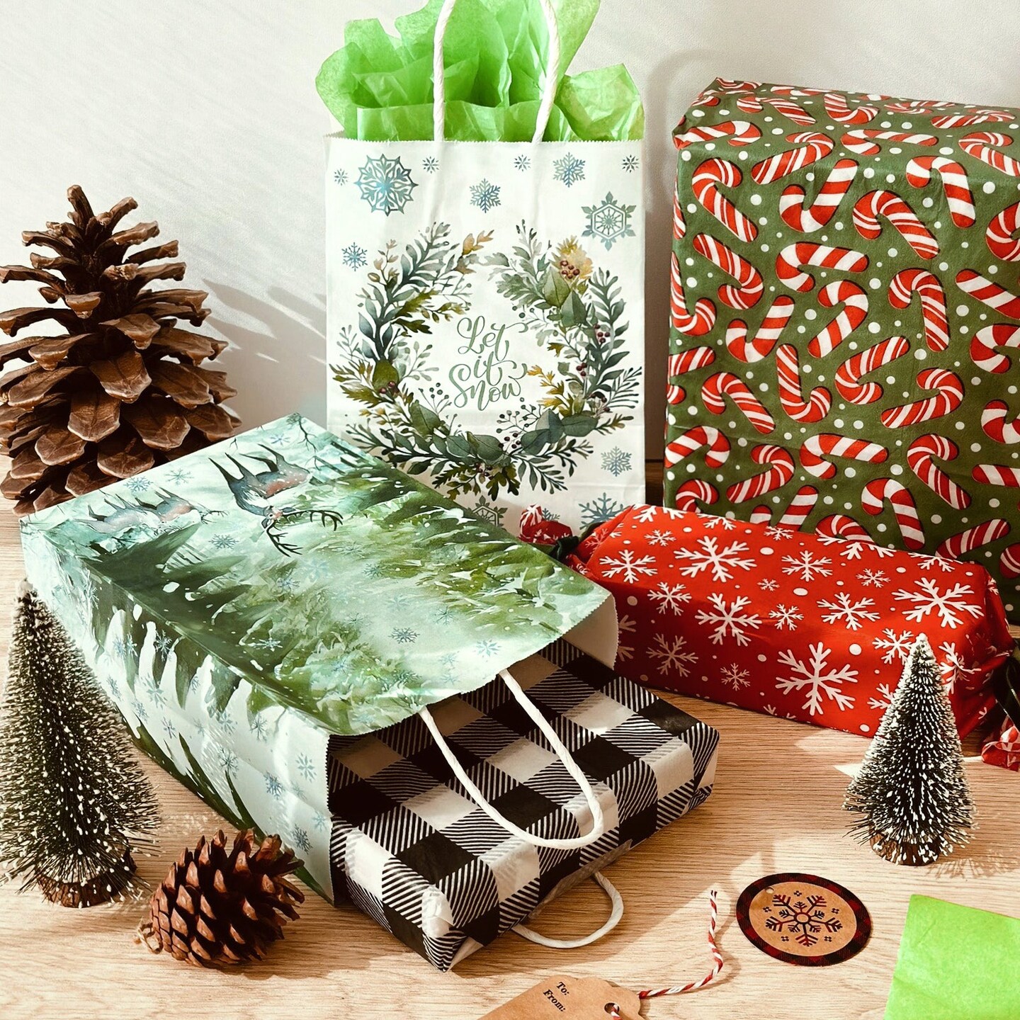 Wrapables Christmas Holiday Kraft Gift Bags with Handles and Tissue Paper for Gift Wrap, Parties, Favors and Treats (Set of 12), Green Winterland