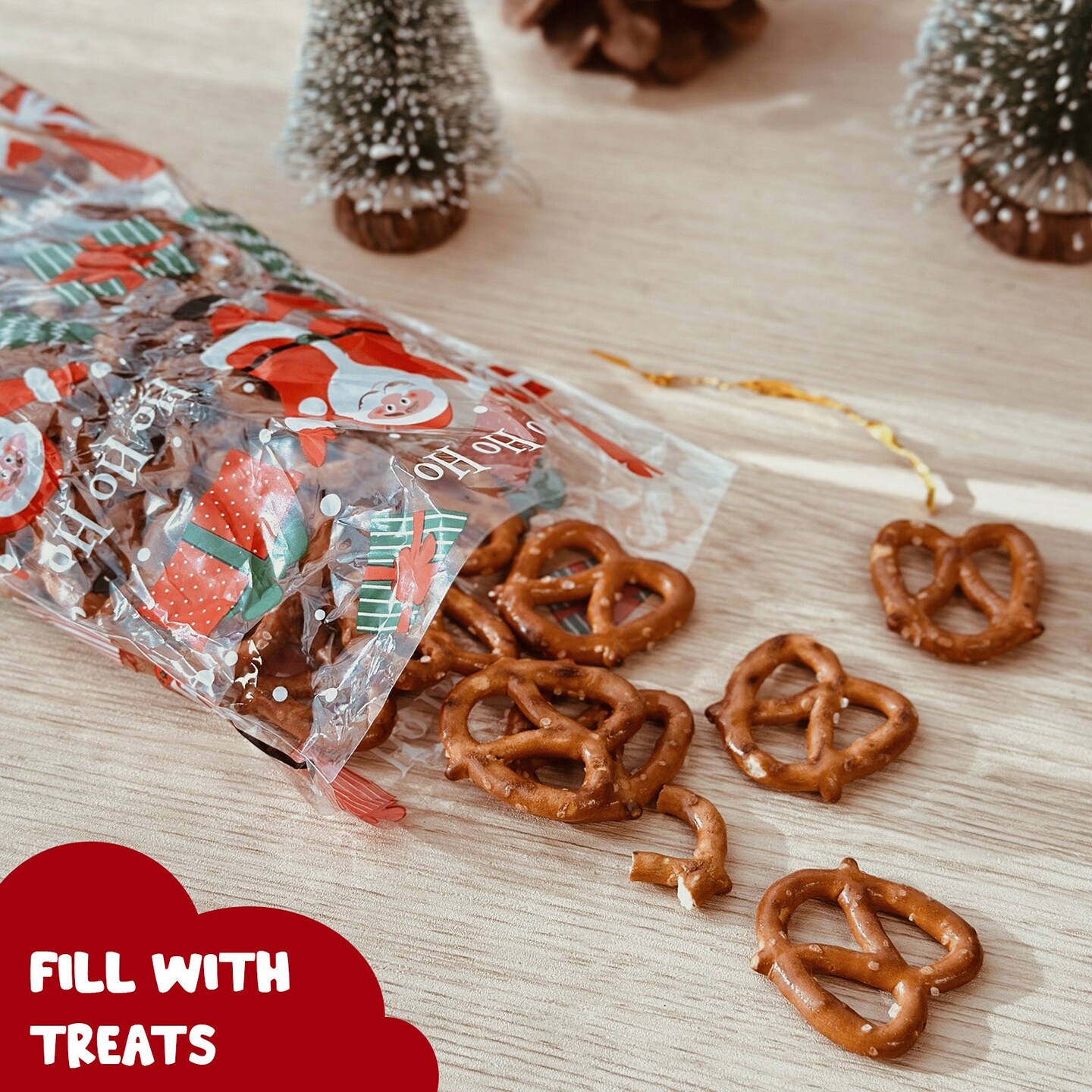 Wrapables Christmas Cellophane Treat Bags With Twist Ties for Candy, Cookies, Treats, Gifts and Party Favors (100pcs), Santa and Friends