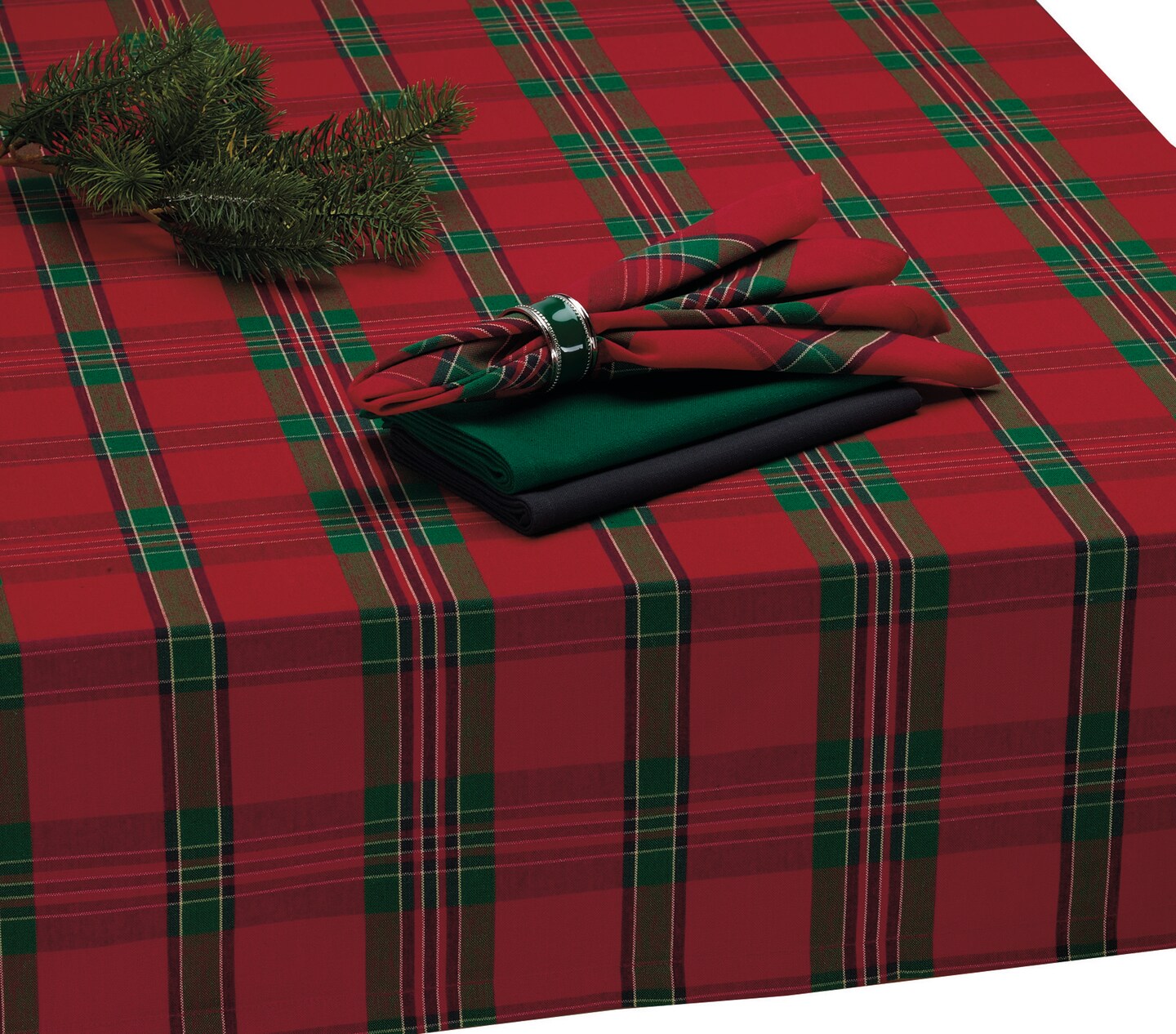 CC Home Furnishings 60" x 120" Red and Green Plaid Rectangular Christmas Tablecloth