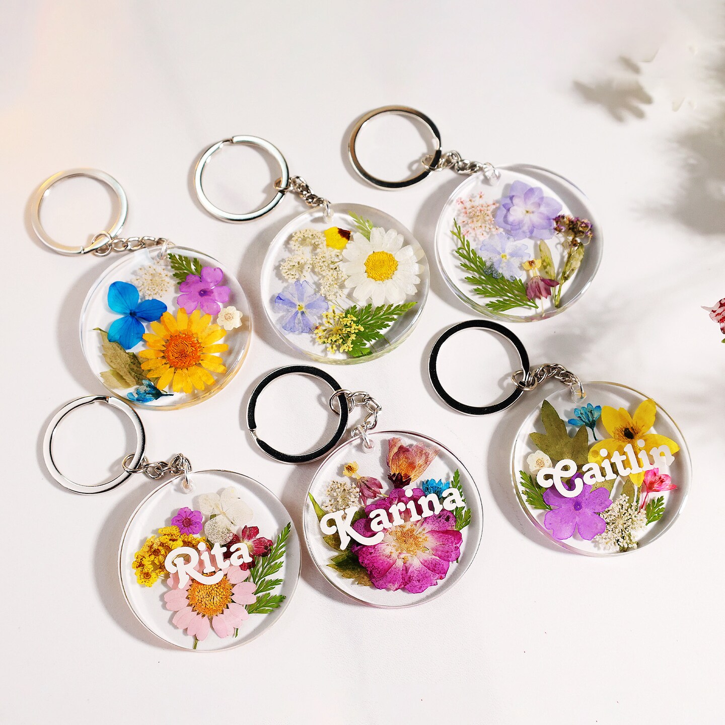 LET&#x2019;S Resin 21-Cavities Keychain Resin Molds with Hole, 4 Sizes 2.95&#x27;&#x27; 2.76&#x27;&#x27; 2.36&#x27;&#x27; 1.97&#x27;&#x27; Flat Circle Round Silicone Molds for Resin, Epoxy Resin Molds for DIY Christmas Ornaments,Wedding Favo