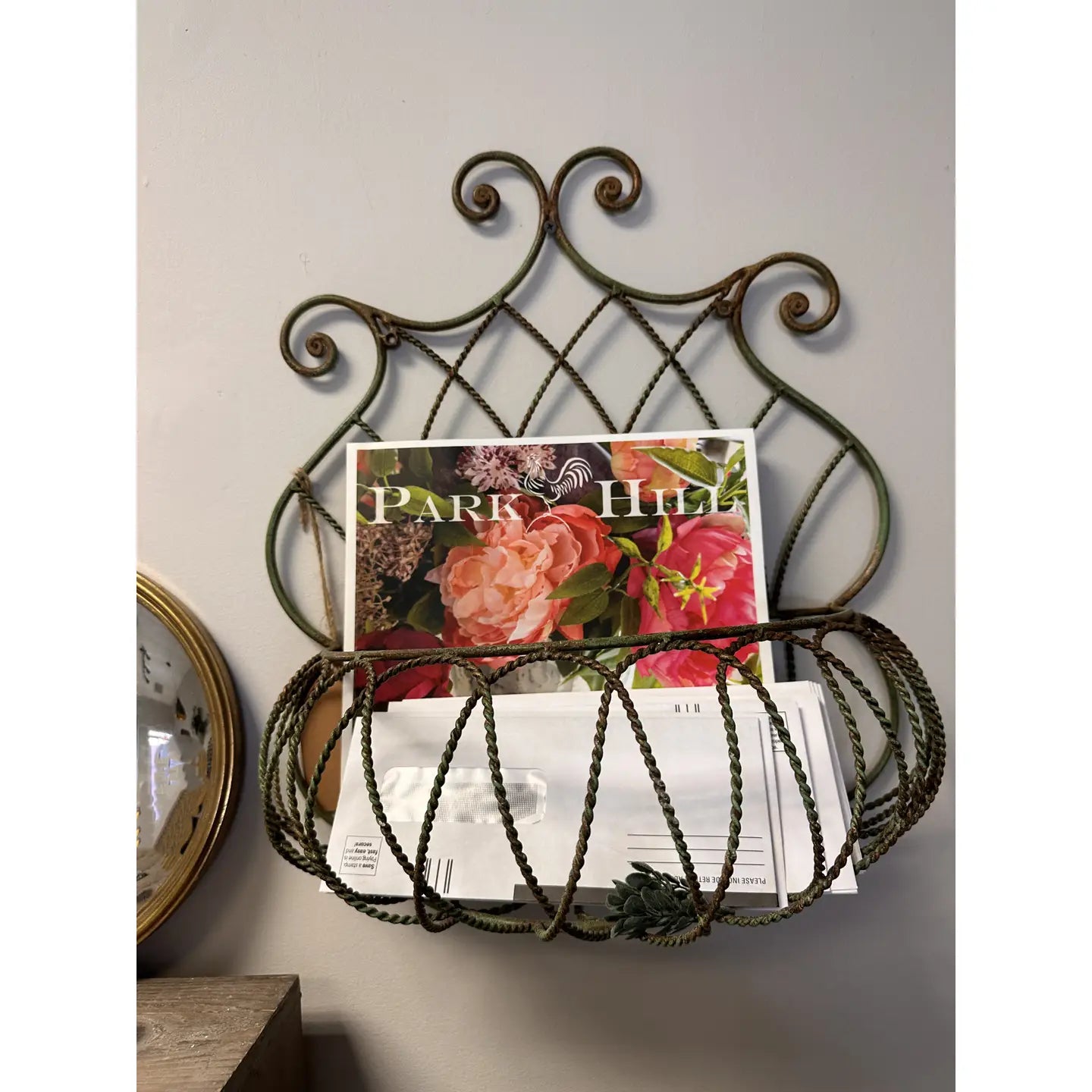 Vintage Style Wrought Iron Wall Planter Basket for Flowers Vines Wall Decor