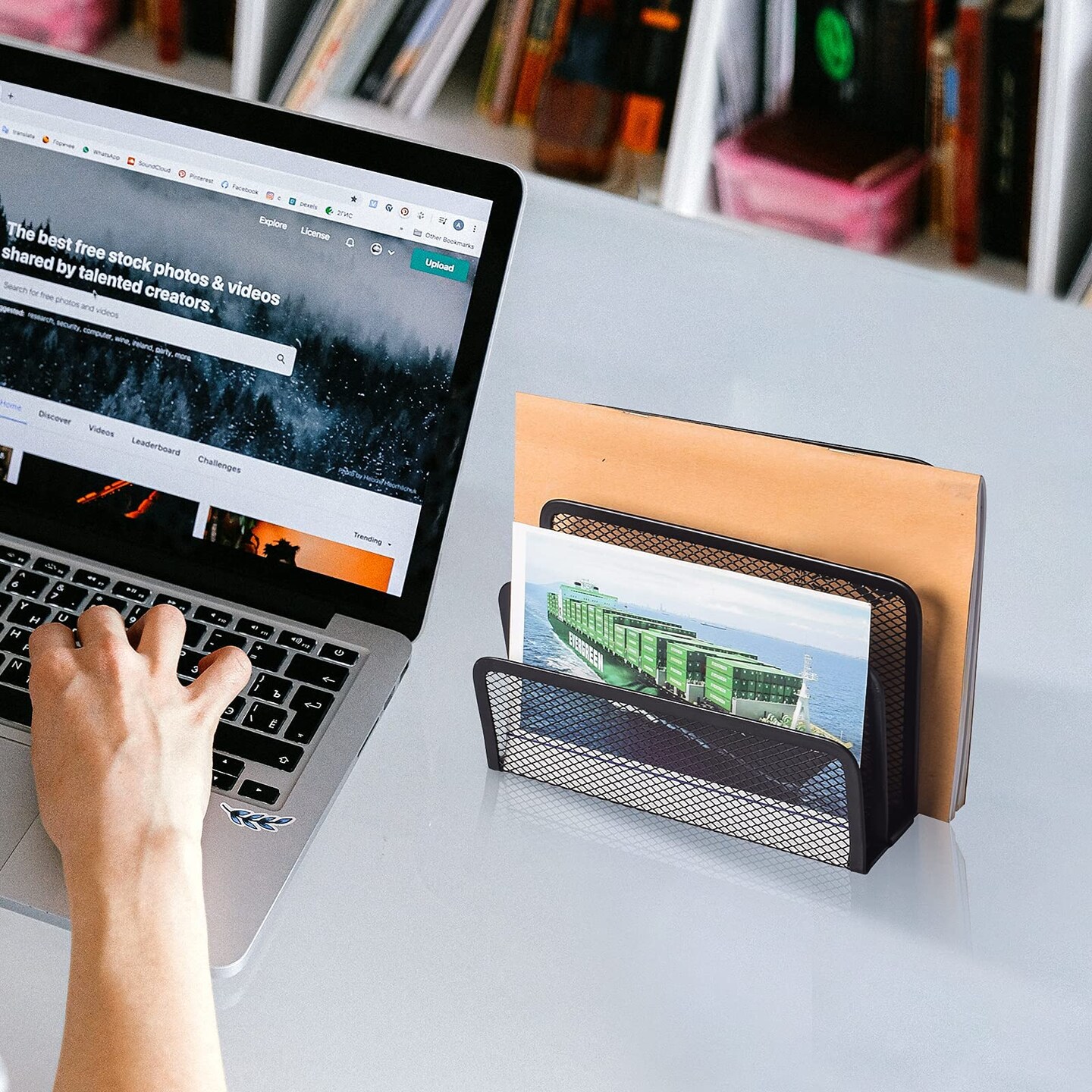 Desk Mail Organizer Small File Holders Letter Organizer Metal Mesh Document/Filing/Folders/Paper Organizer for Desktop