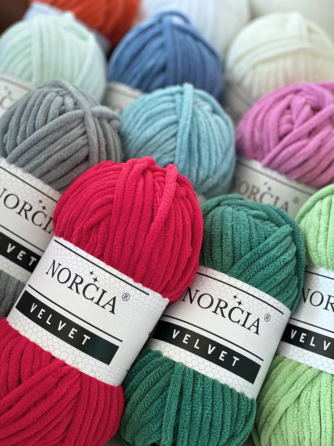 Soft Velvet Yarn Chenille Yarn for Crocheting Super Bulky 100g (74.3 yds) Baby Blanket Yarn for Knitting Amigurumi Yarn Fancy Yarn for Crochet Weaving Craft