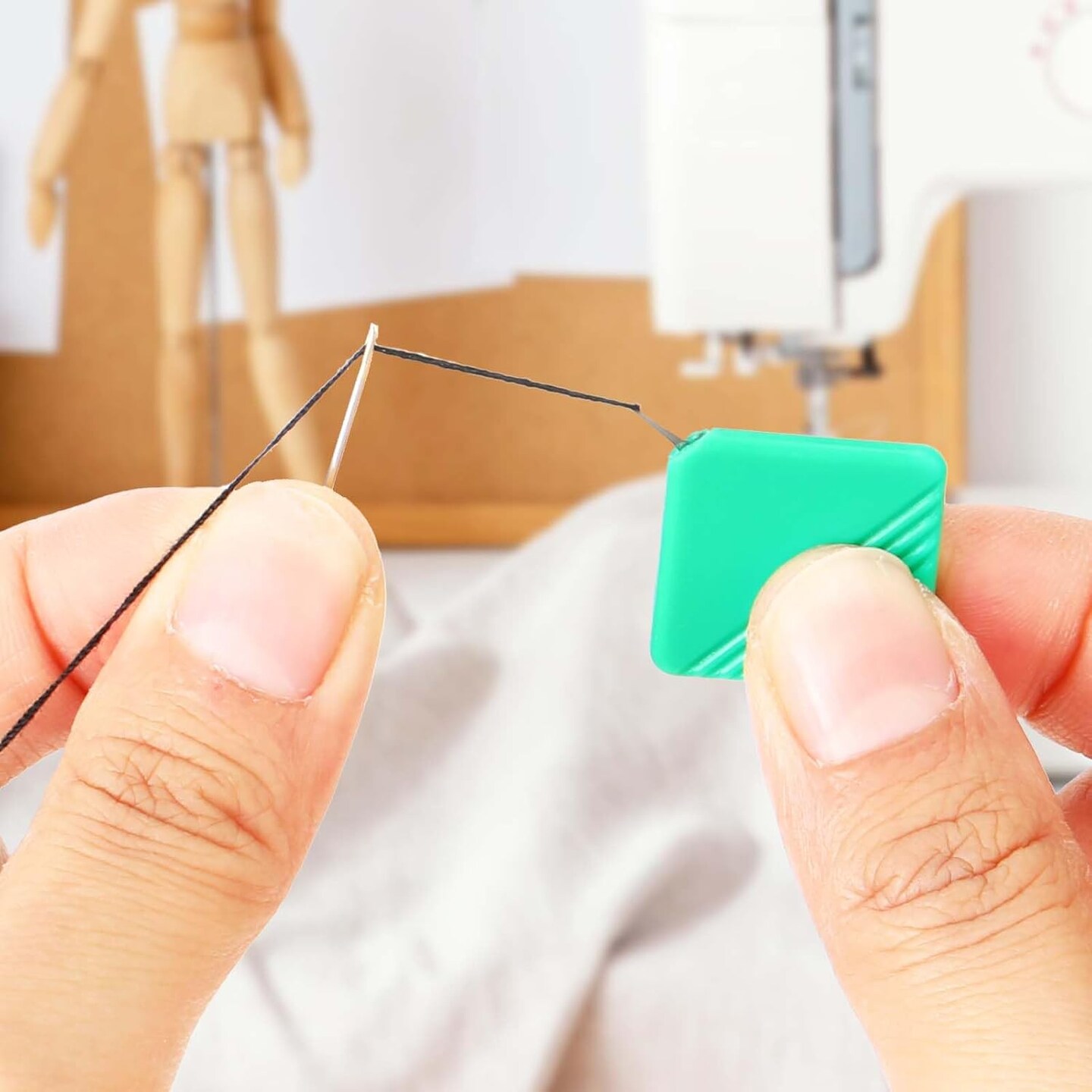 10 PCS Needle Threaders, Square Needle Threaders for Hand Machine Sewing Upgraded Sewing Needle Threaders Plastic Simple Needle Threader Tool Small Eye Threader for Embroidery Floss Cross-Stitch Craft