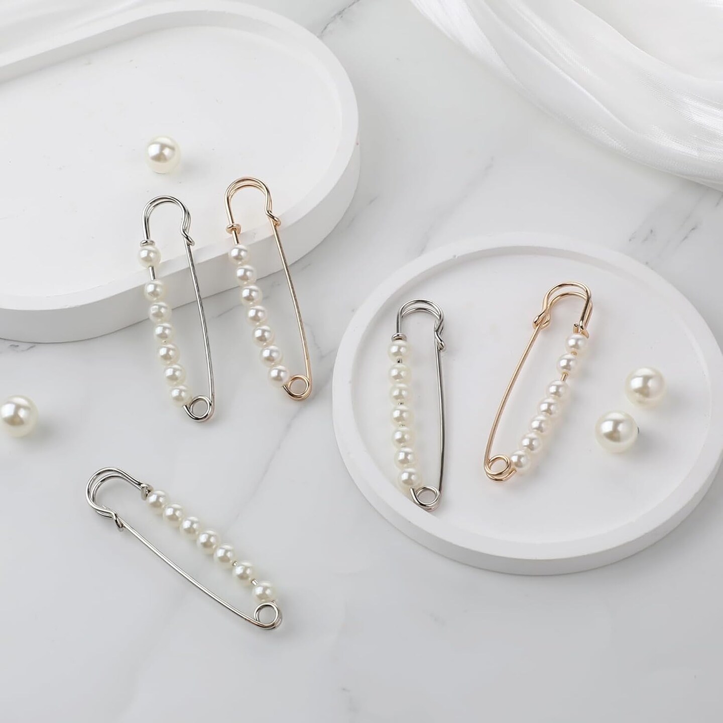 6 Pcs Faux Pearl Brooch Pins Decorative Safety Pins Pants Clips to Tighten Waist Sweater Shawl Clips Large Shawl Pins for Women Clothing Dress Pants Skirt Accessories Waist Extender Decoratine Pins