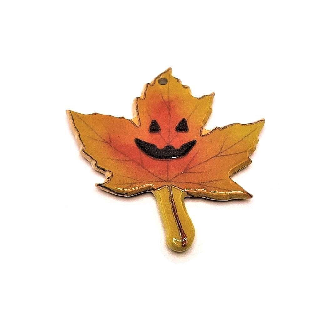 1, 4 or 20 Pieces: Maple Leaf Pendant with Jack o&#x27; Lantern Face - Double Sided