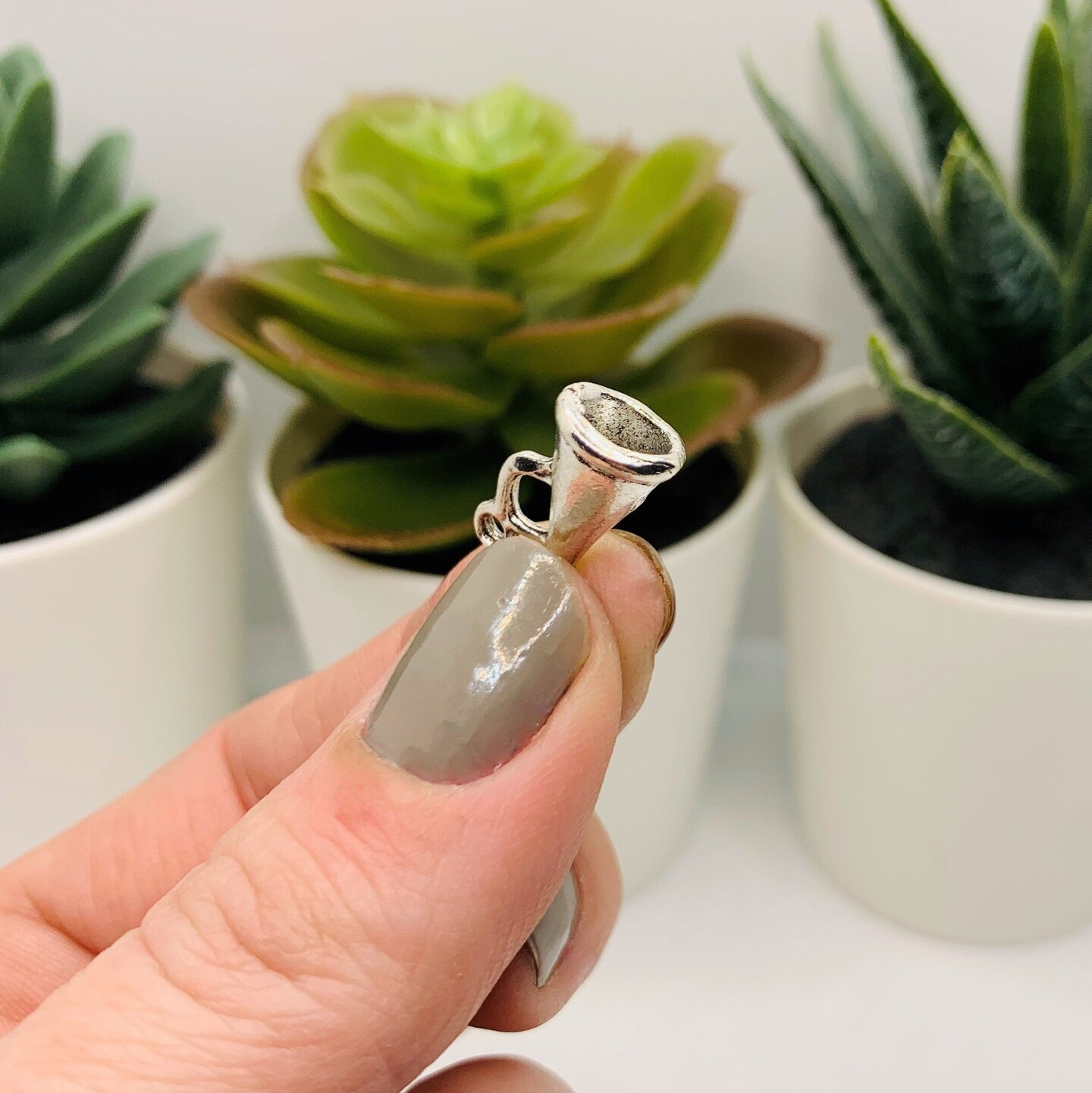 4, 20 or 50 Pieces: Silver Cheerleading Megaphone 3D Charms