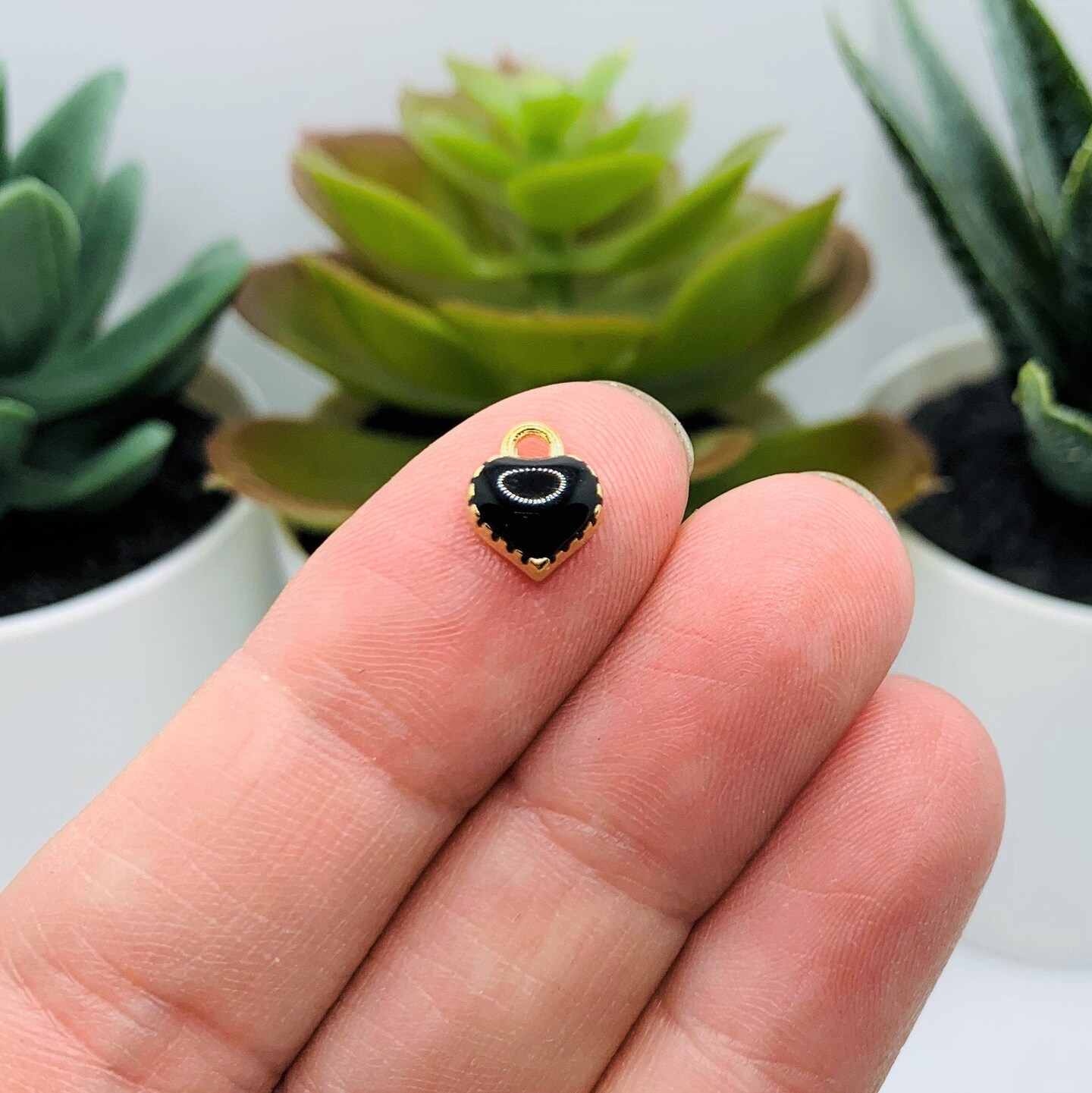 4, 20 or 50 Pieces: Tiny Black and Gold Enamel Heart Charms