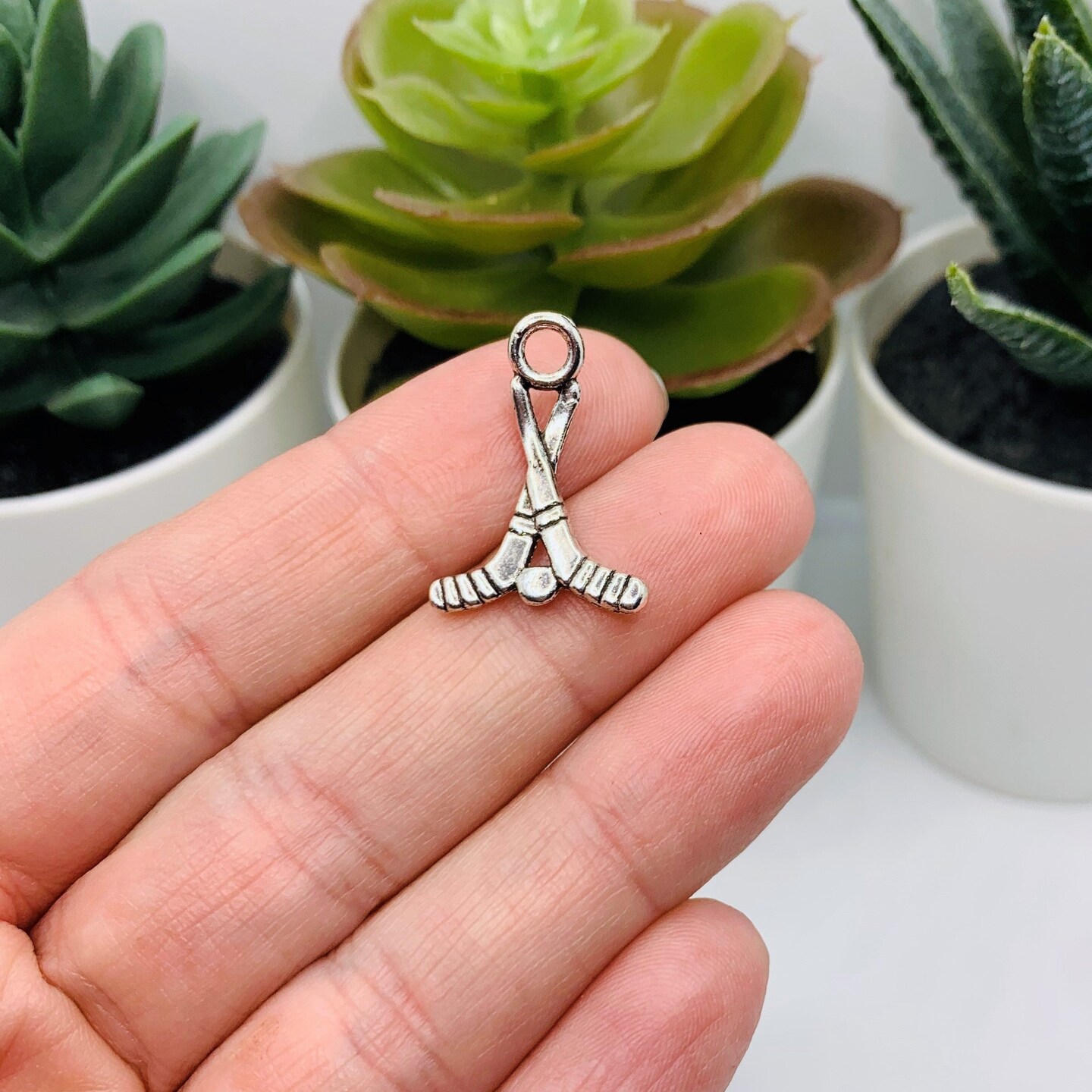 4, 20 or 50 Pieces: Antique Silver Hockey Stick 3D Charms